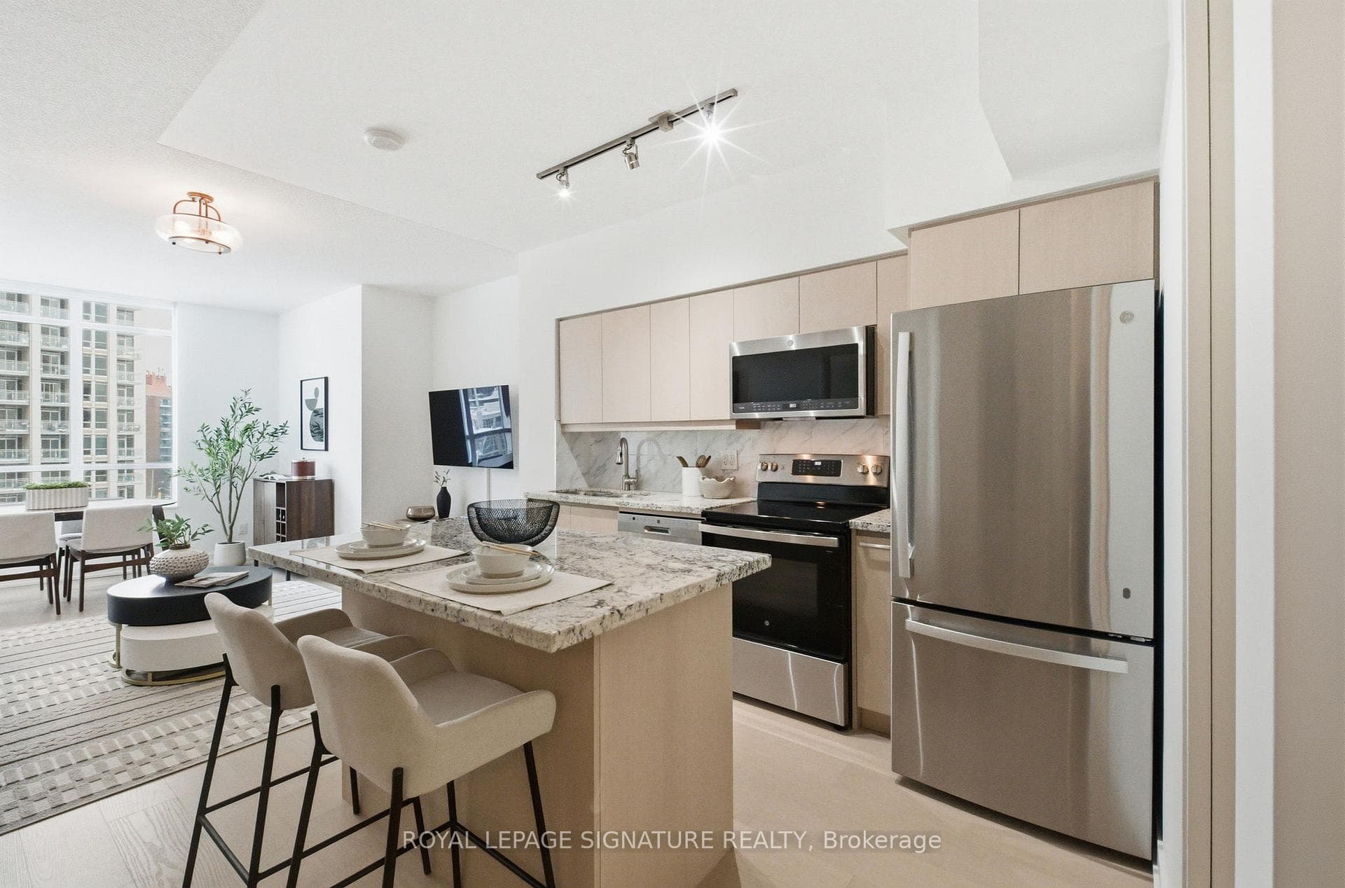 215 Fort York Boulevard Unit 702 photo 6