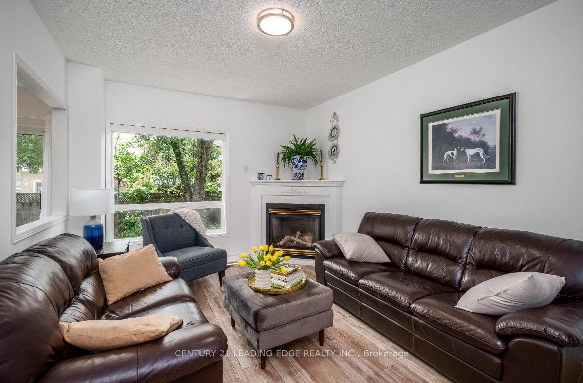 544 MENCZEL Crescent photo 6