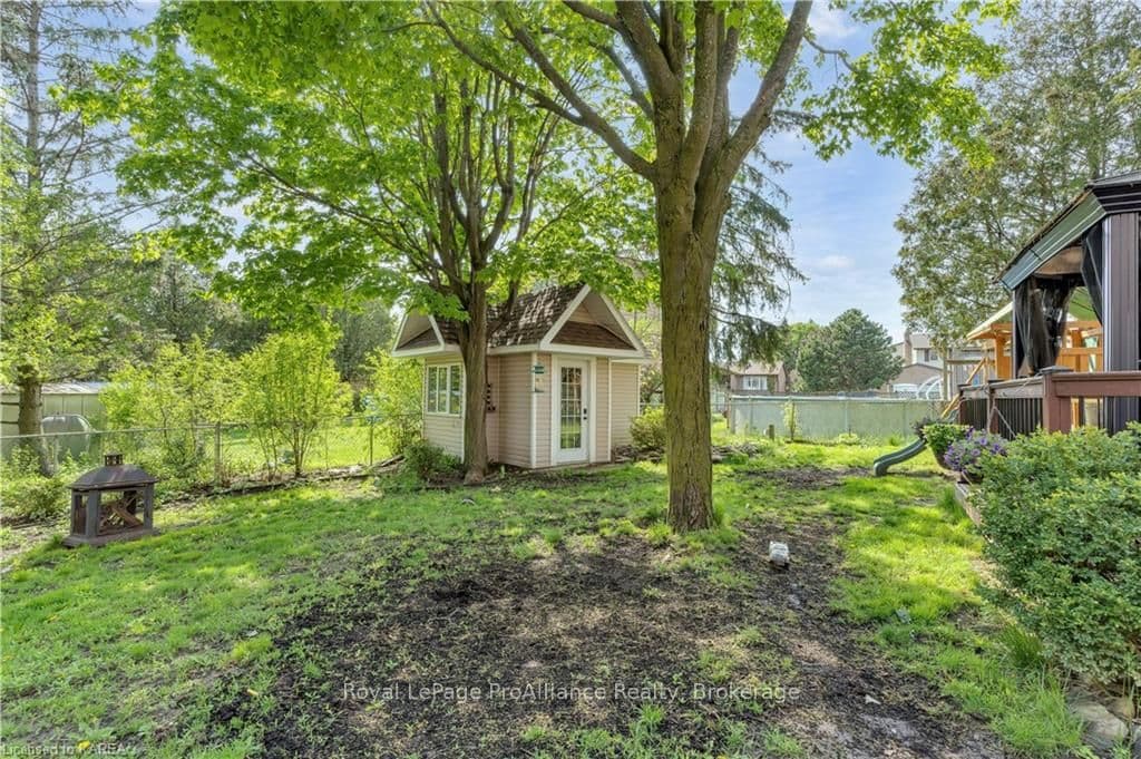 909 ATWOOD Place photo 37
