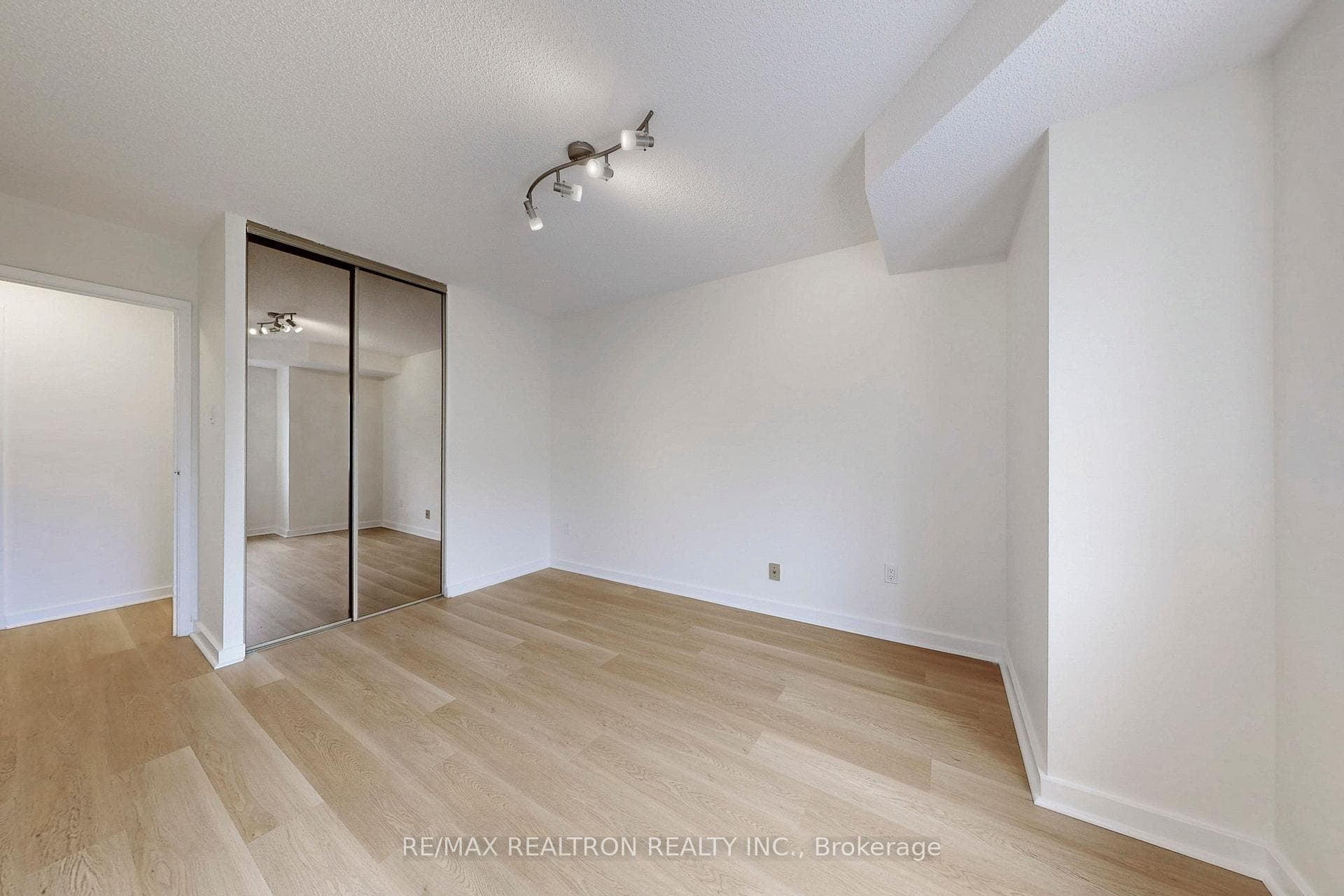 70 Elmsthorpe Avenue Unit 103 photo 34