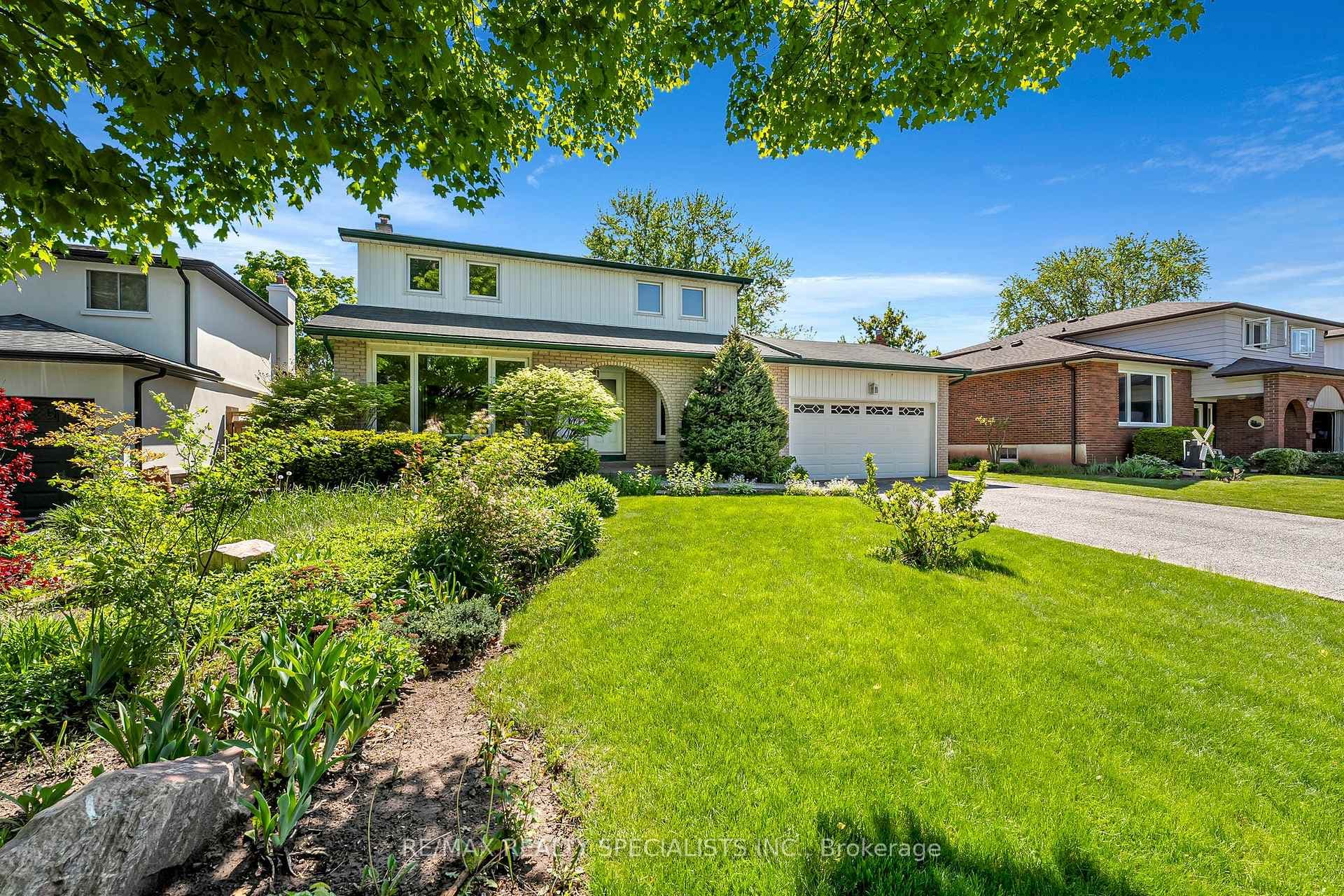 2488 Waterford Street photo 2