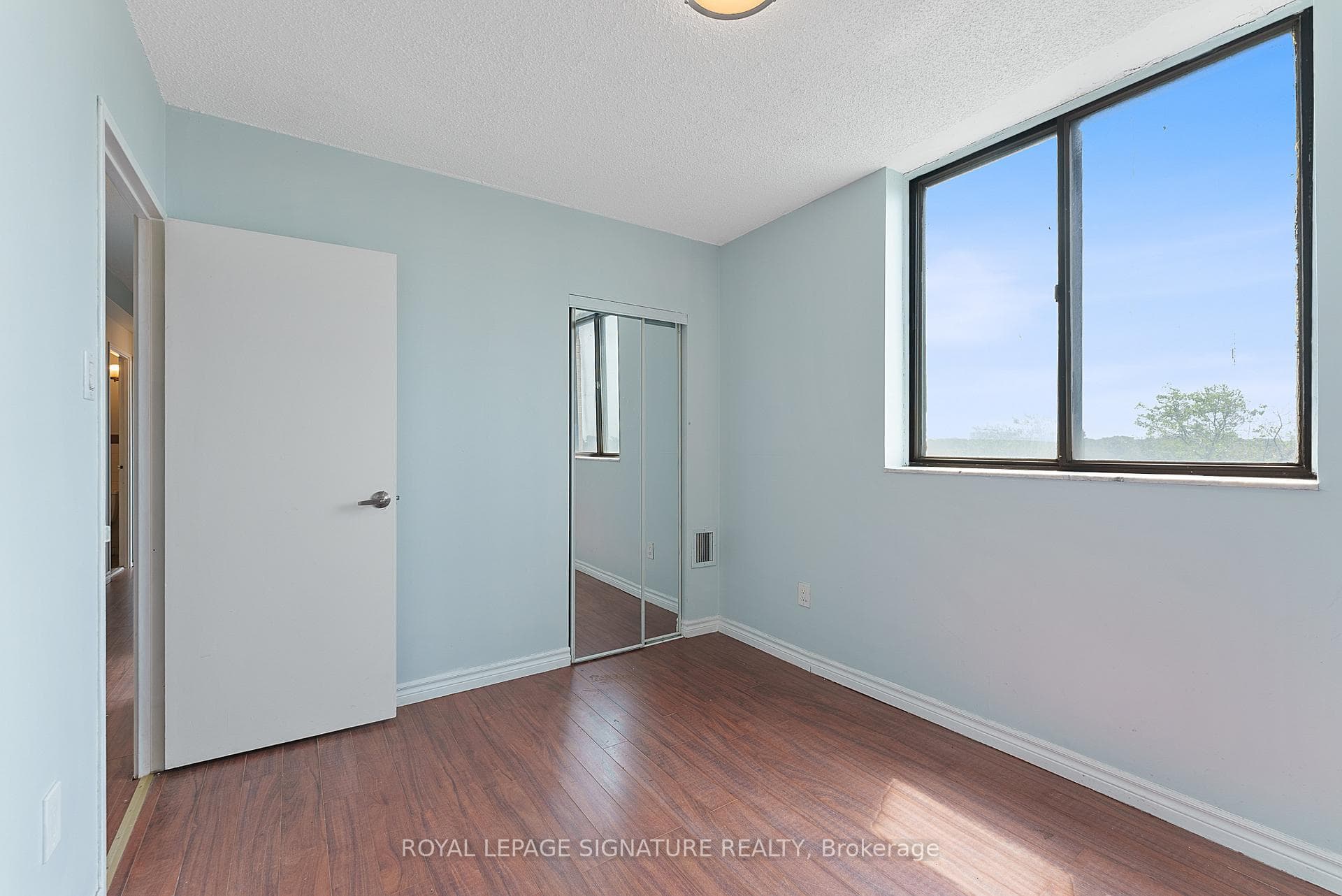 665 Kennedy Road Unit 535 photo 34