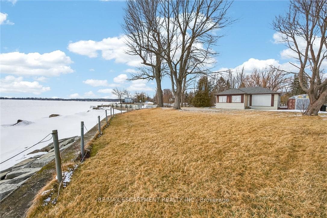 3076 Lakeshore Road photo 5