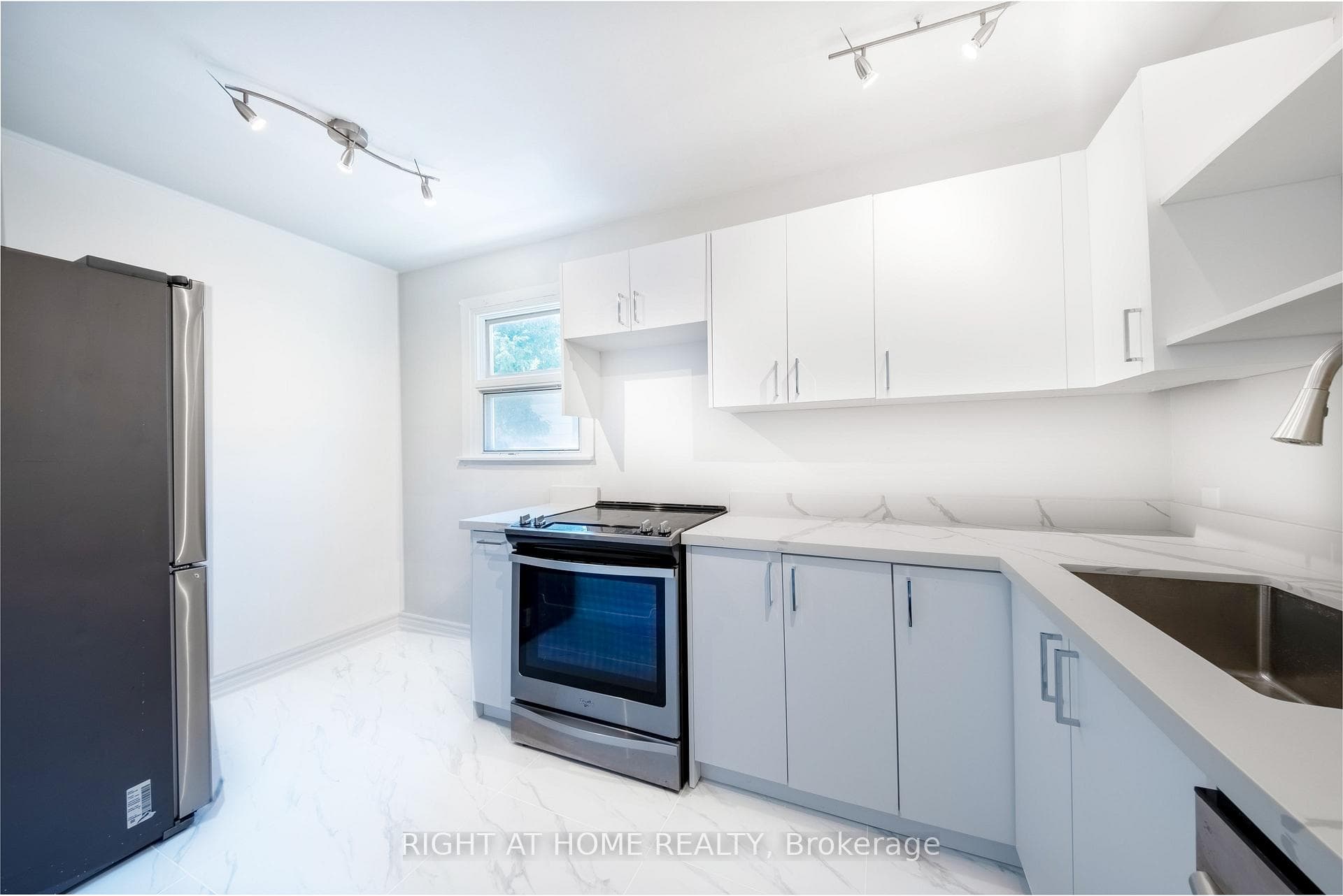8 Watling Street photo 7