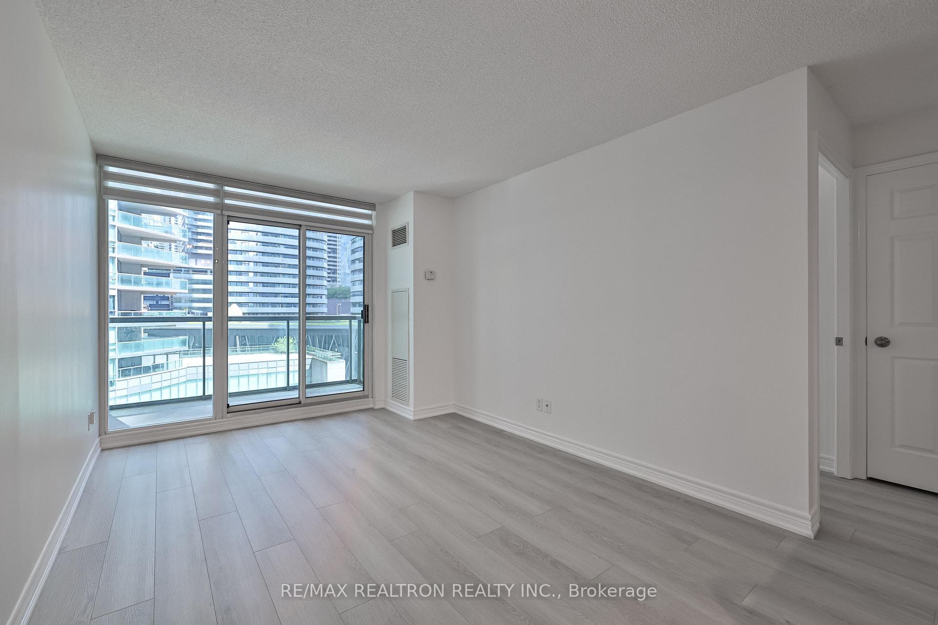 51 Lower Simcoe Street Unit 606 photo 5