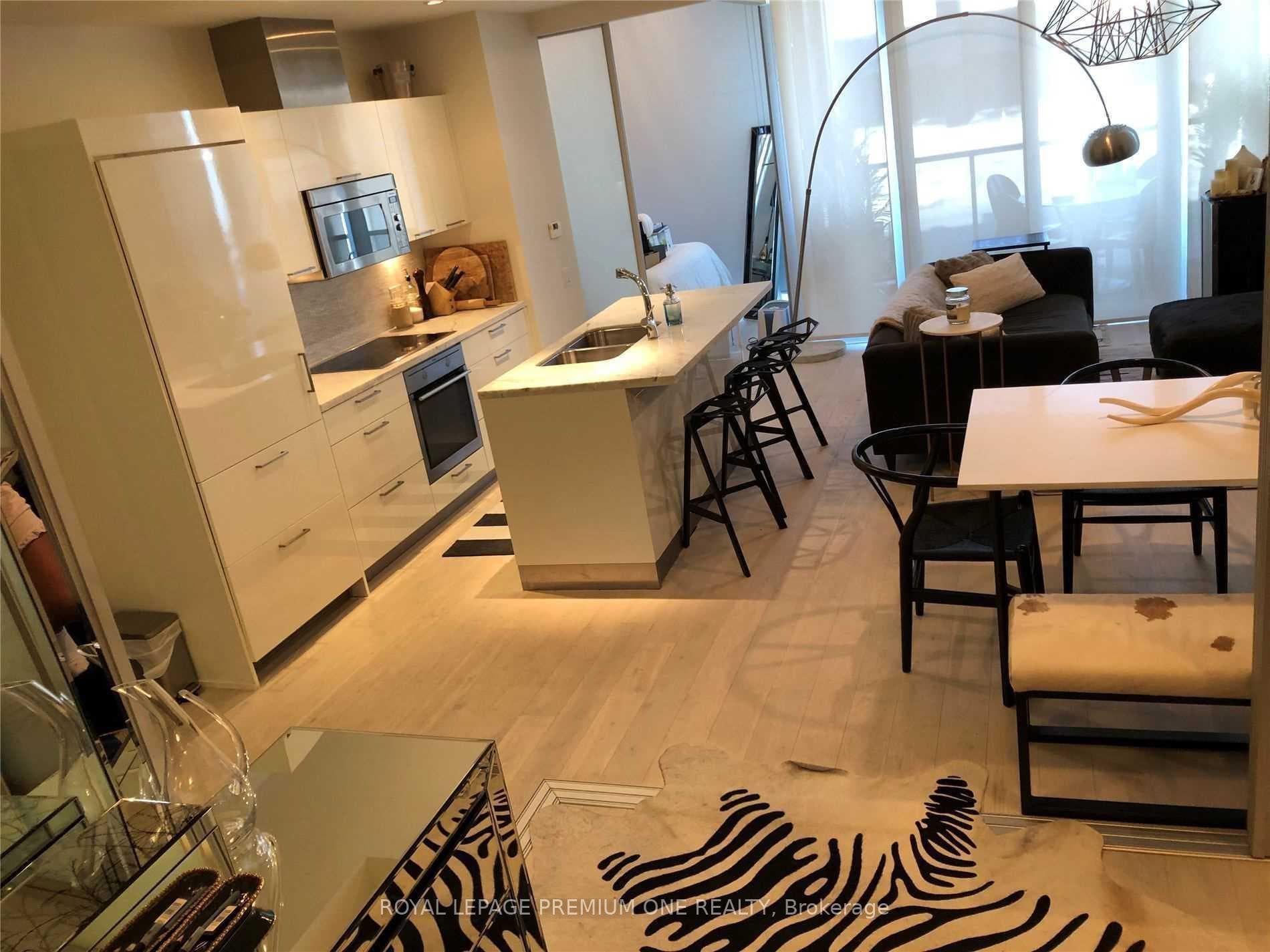 90 Park Lawn Road Unit 210 photo 4