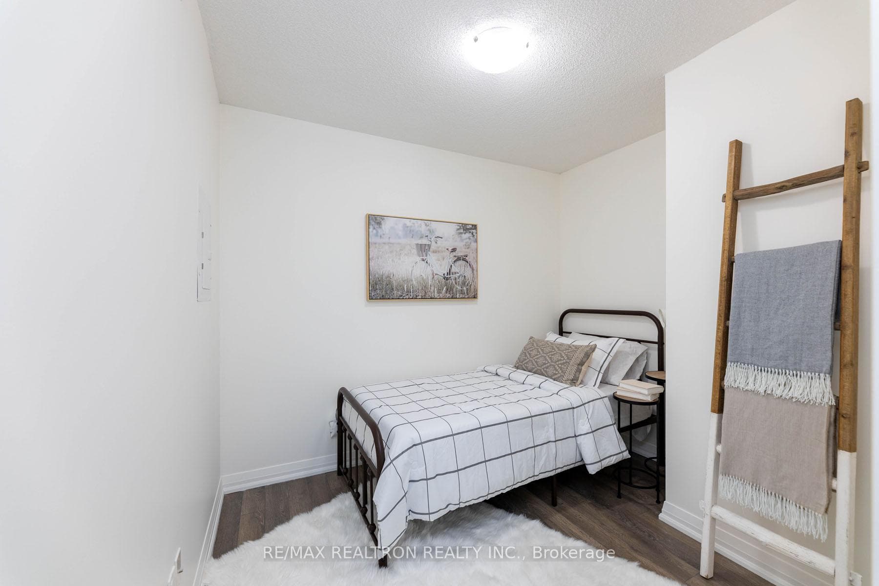 30 Meadowglen Place Unit 1901 photo 27