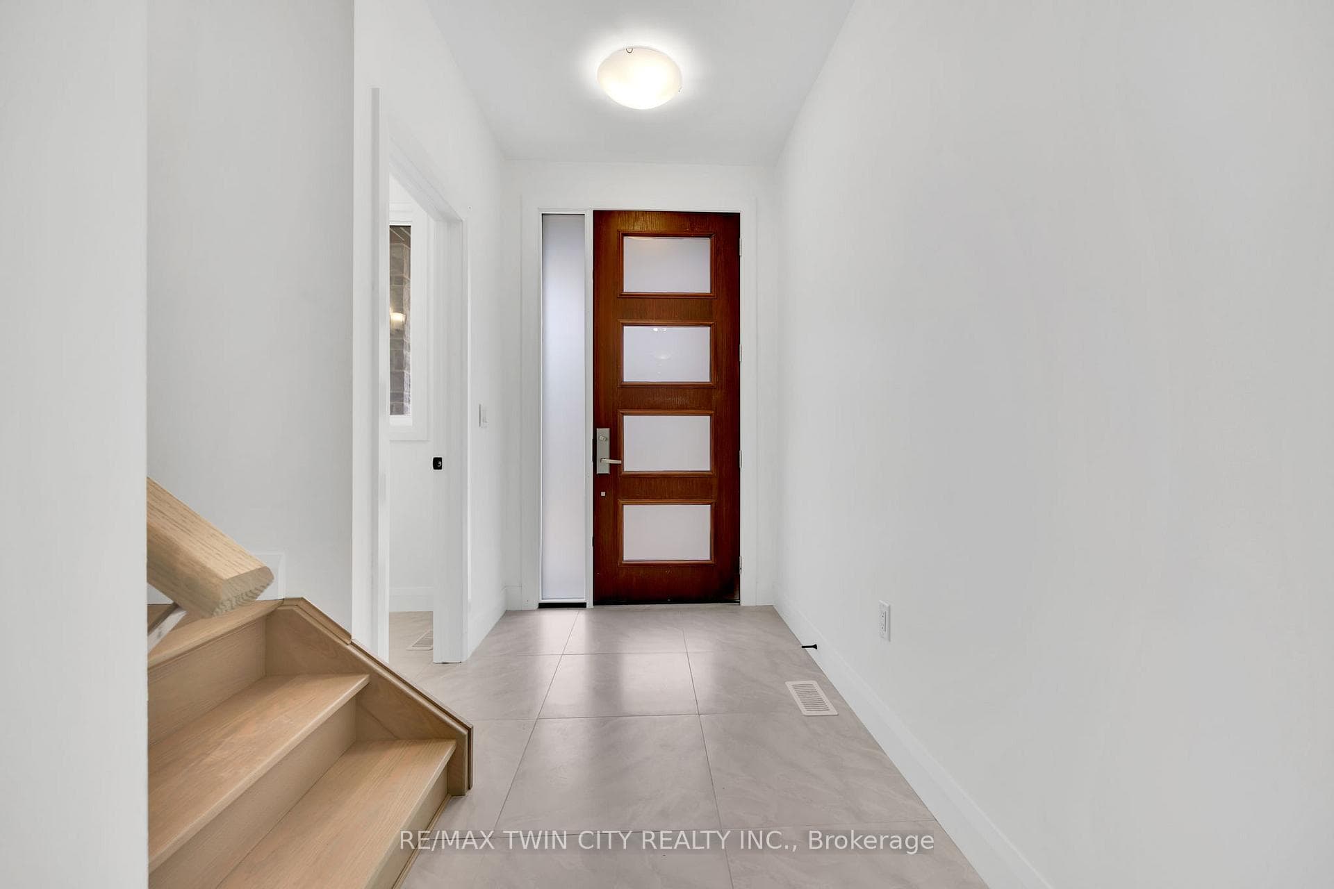 44 Lowell Street photo 4