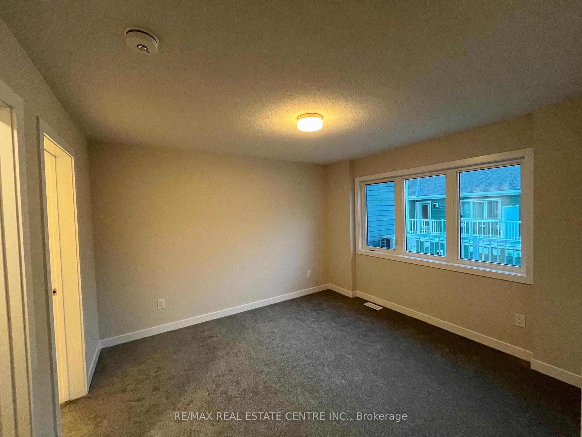 540 Oldenburg Avenue photo 5