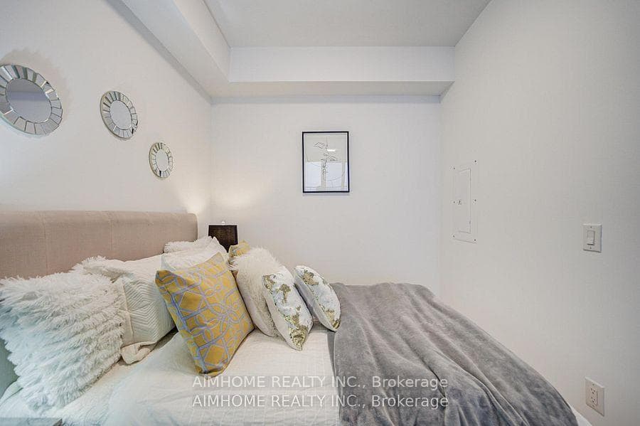 488 University Avenue Unit 4203 photo 23