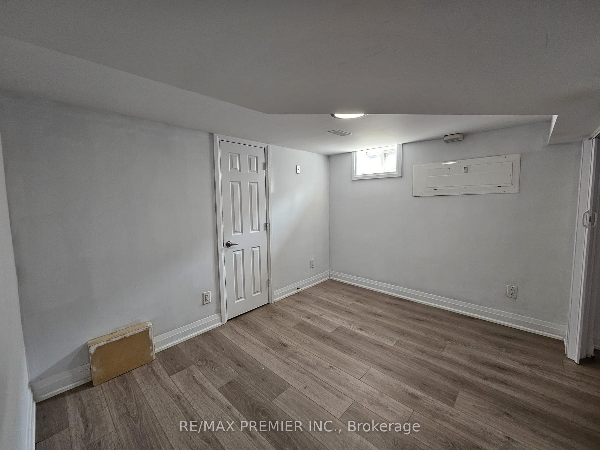 31 Compton Crescent Unit Bsmt Apt A photo 10