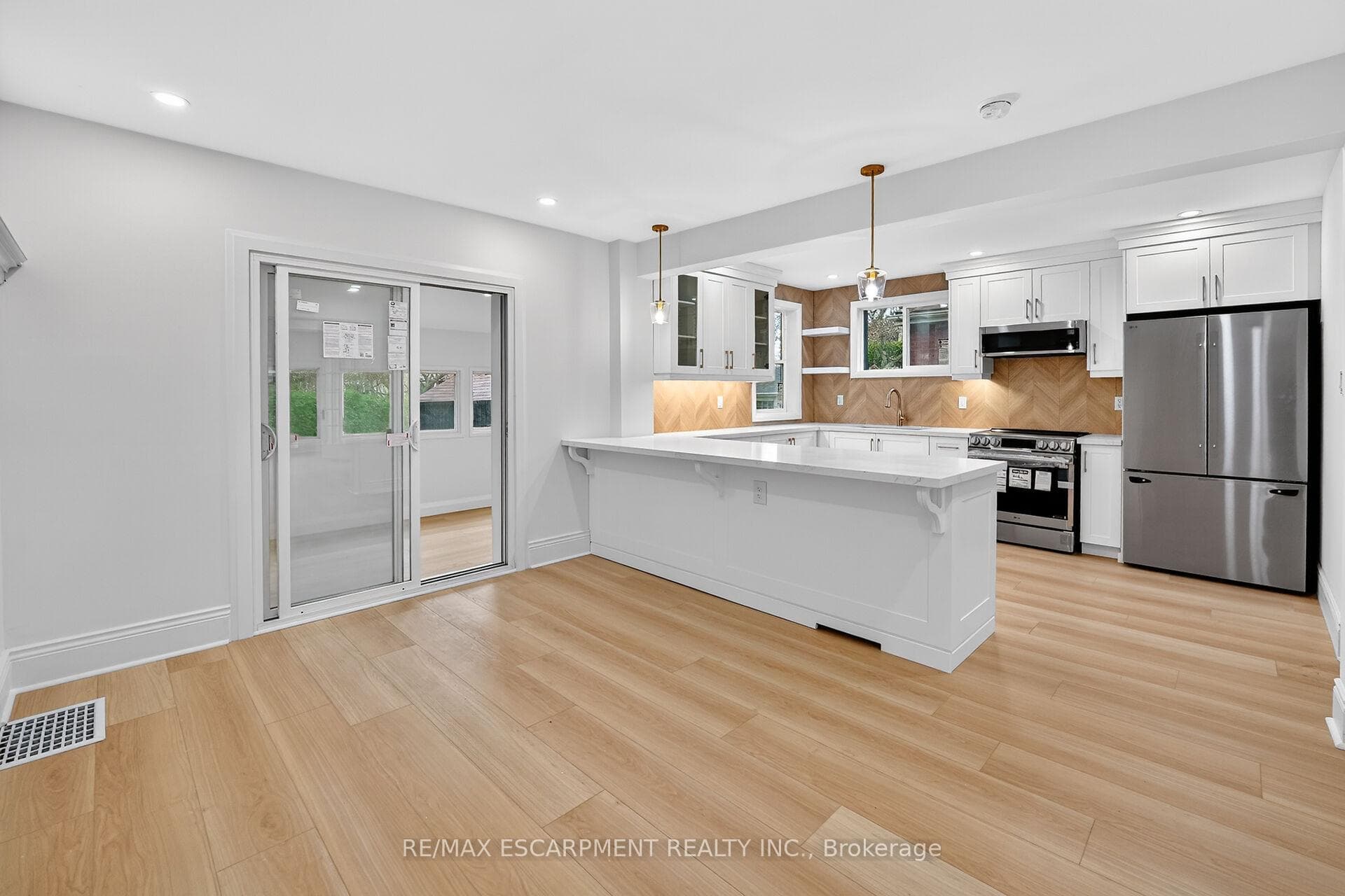 101 Houghton Avenue photo 8