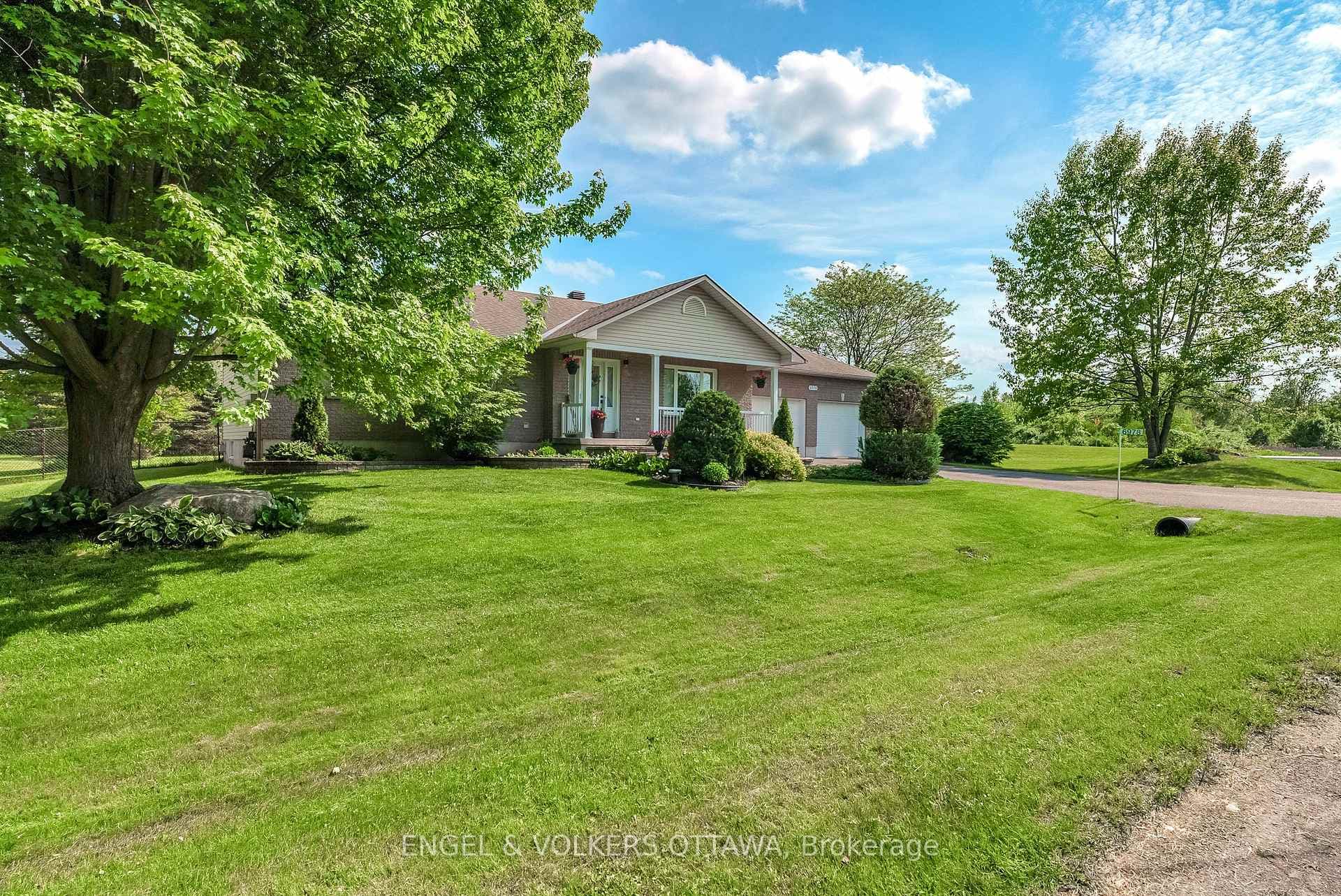 6978 Aldergrove Way photo 2