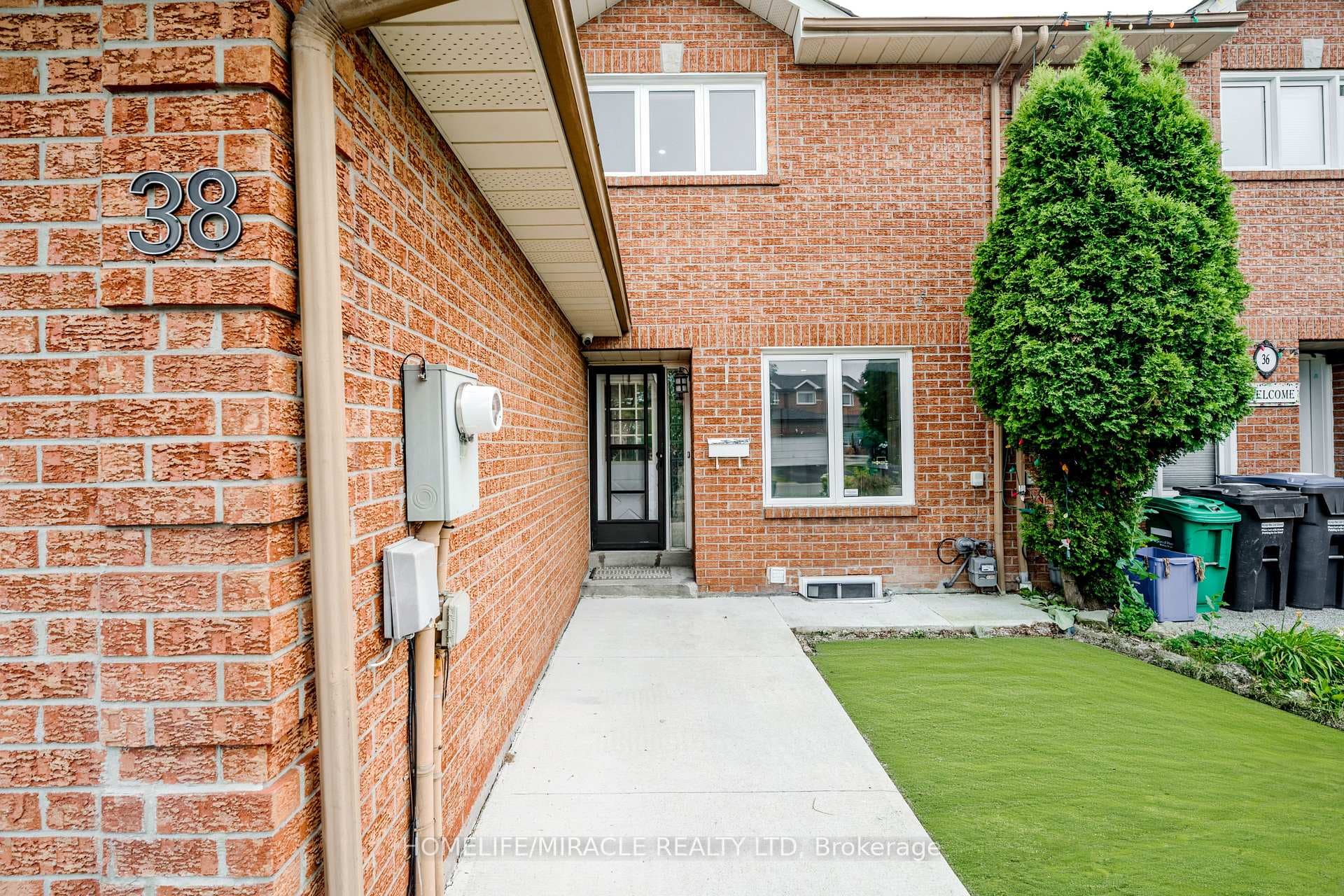 38 Whitehaven Drive photo 3