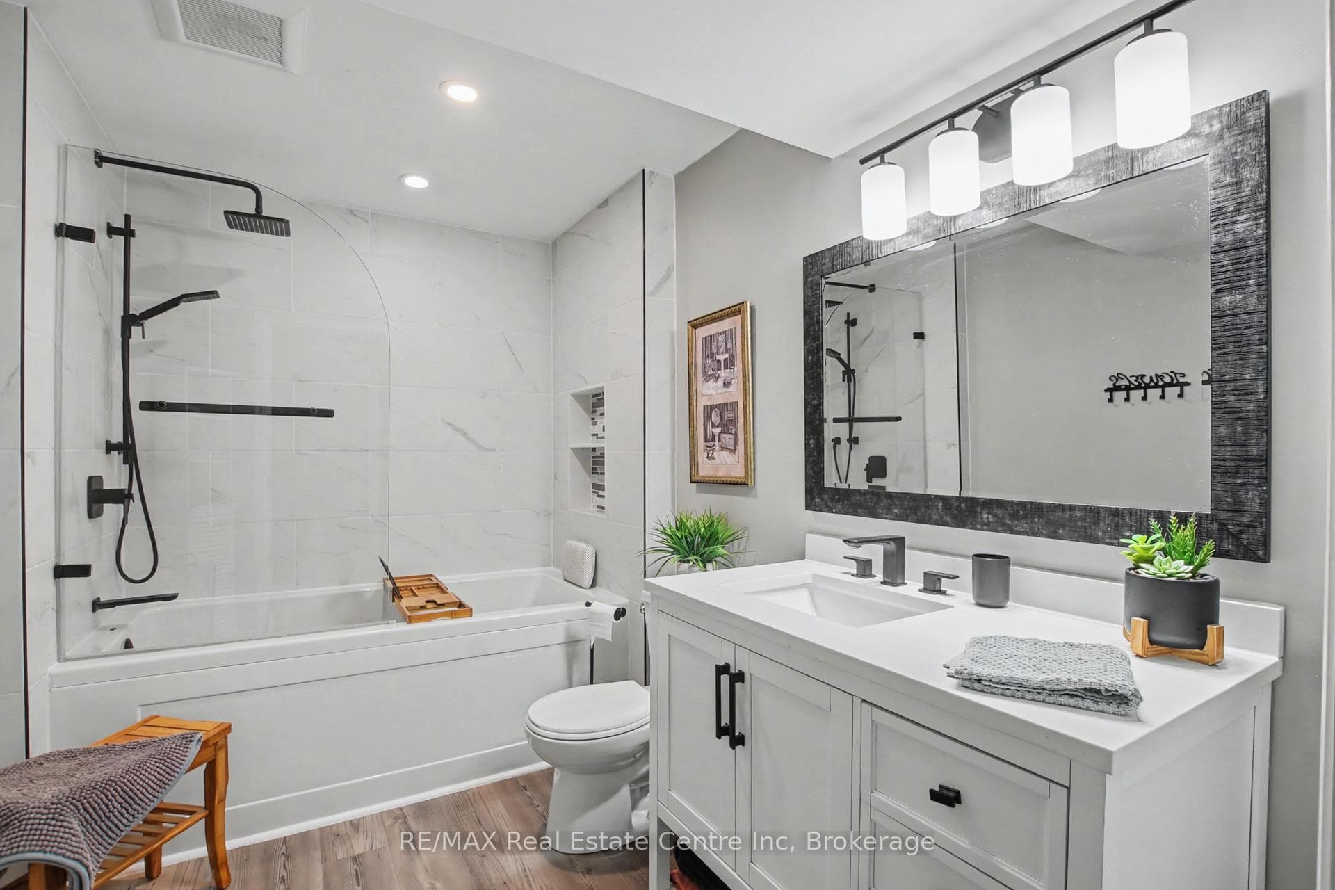 771 Victoria Terrace photo 28