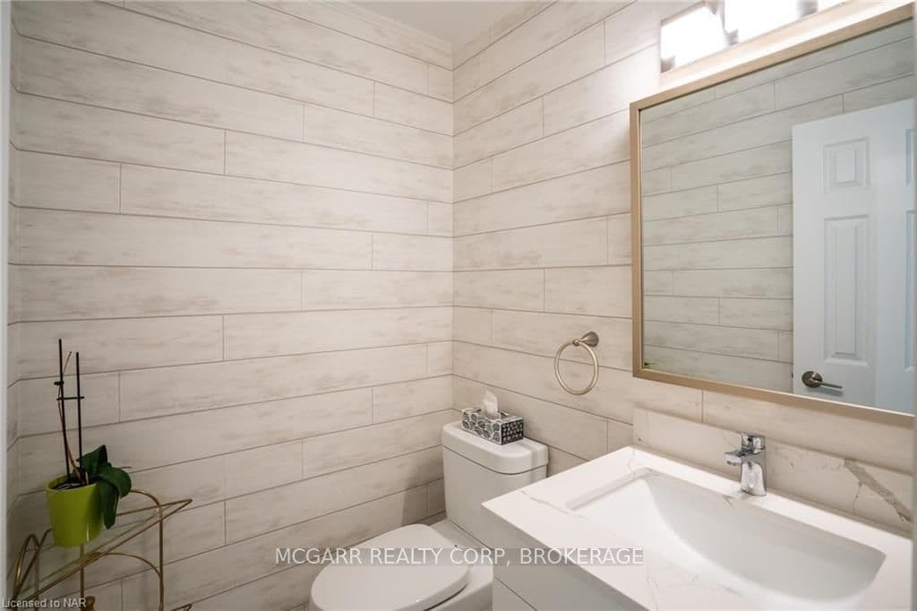 84 ALEXANDRA Boulevard photo 26