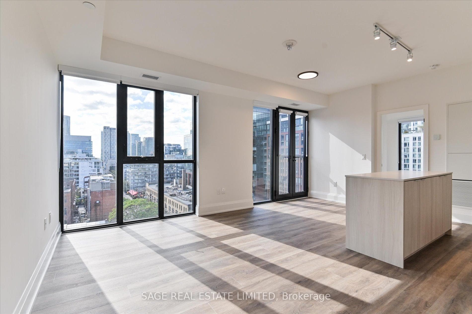 123 Portland Street Unit 1007 photo 6