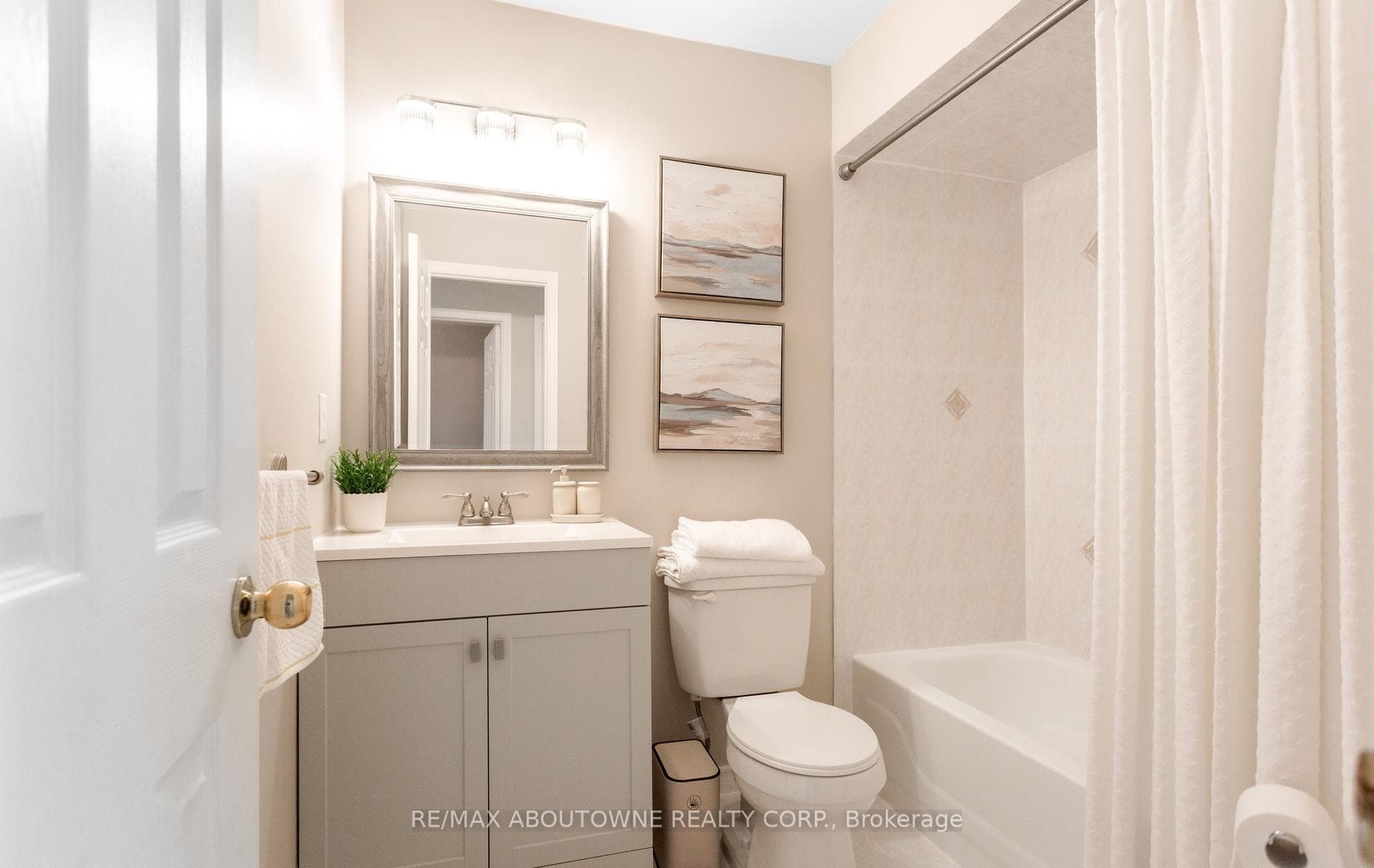 2nd Floor common Bathroom