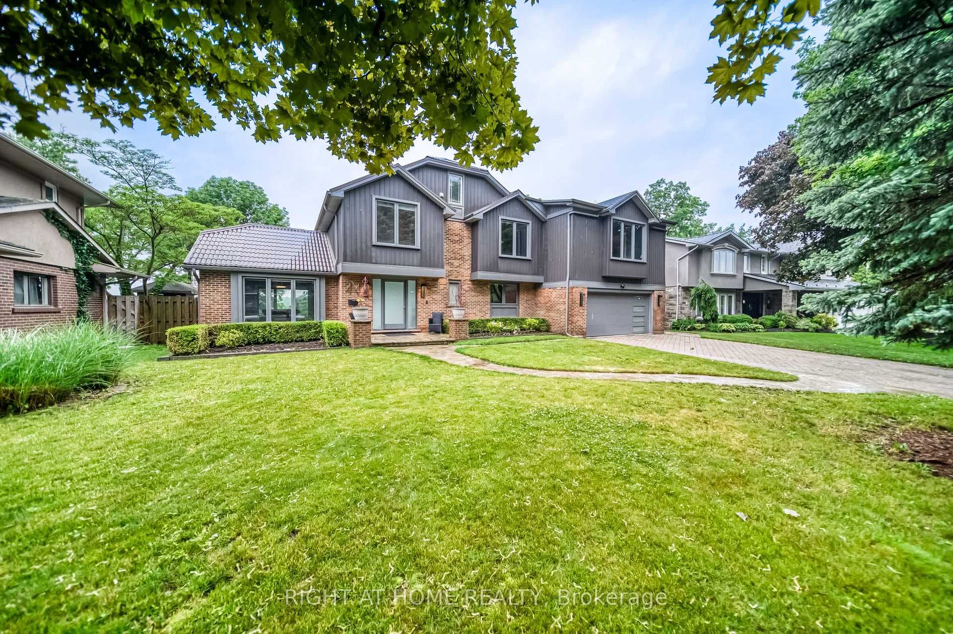 44 ROYAL HENLEY Boulevard photo 4