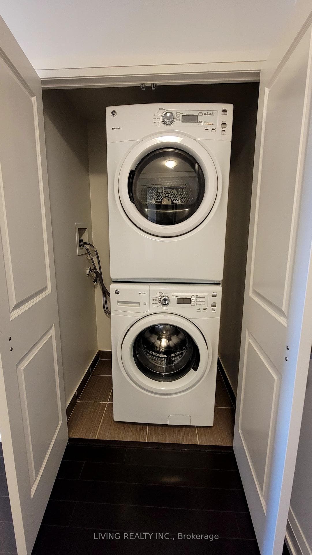7161 Yonge Street Unit 2125 photo 3