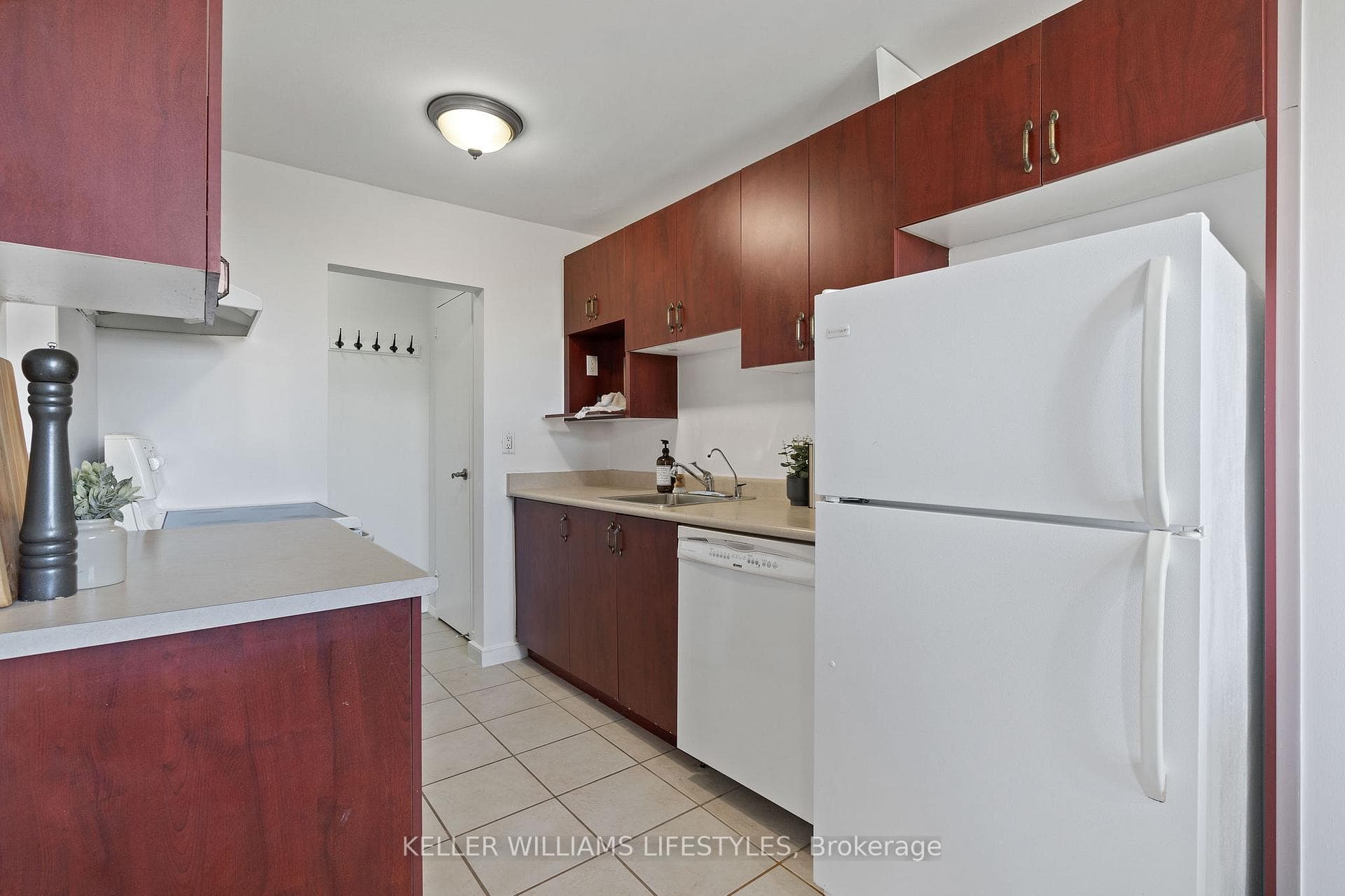 931 Wonderland Road Unit 511 photo 18