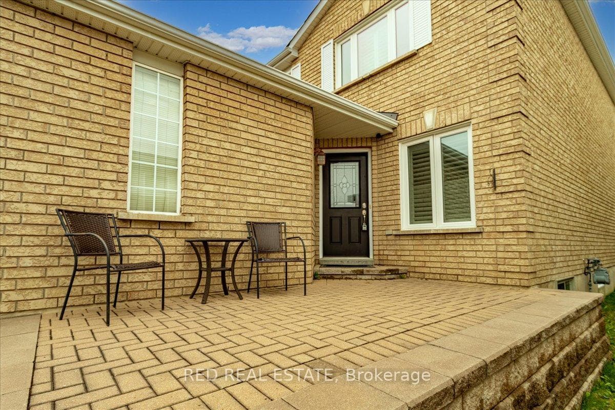 14 Willow Drive photo 2