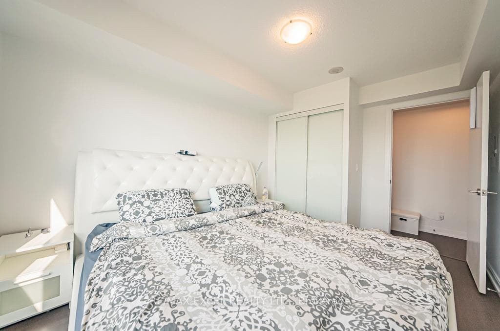 255 Village Green Square Unit 1508 photo 10