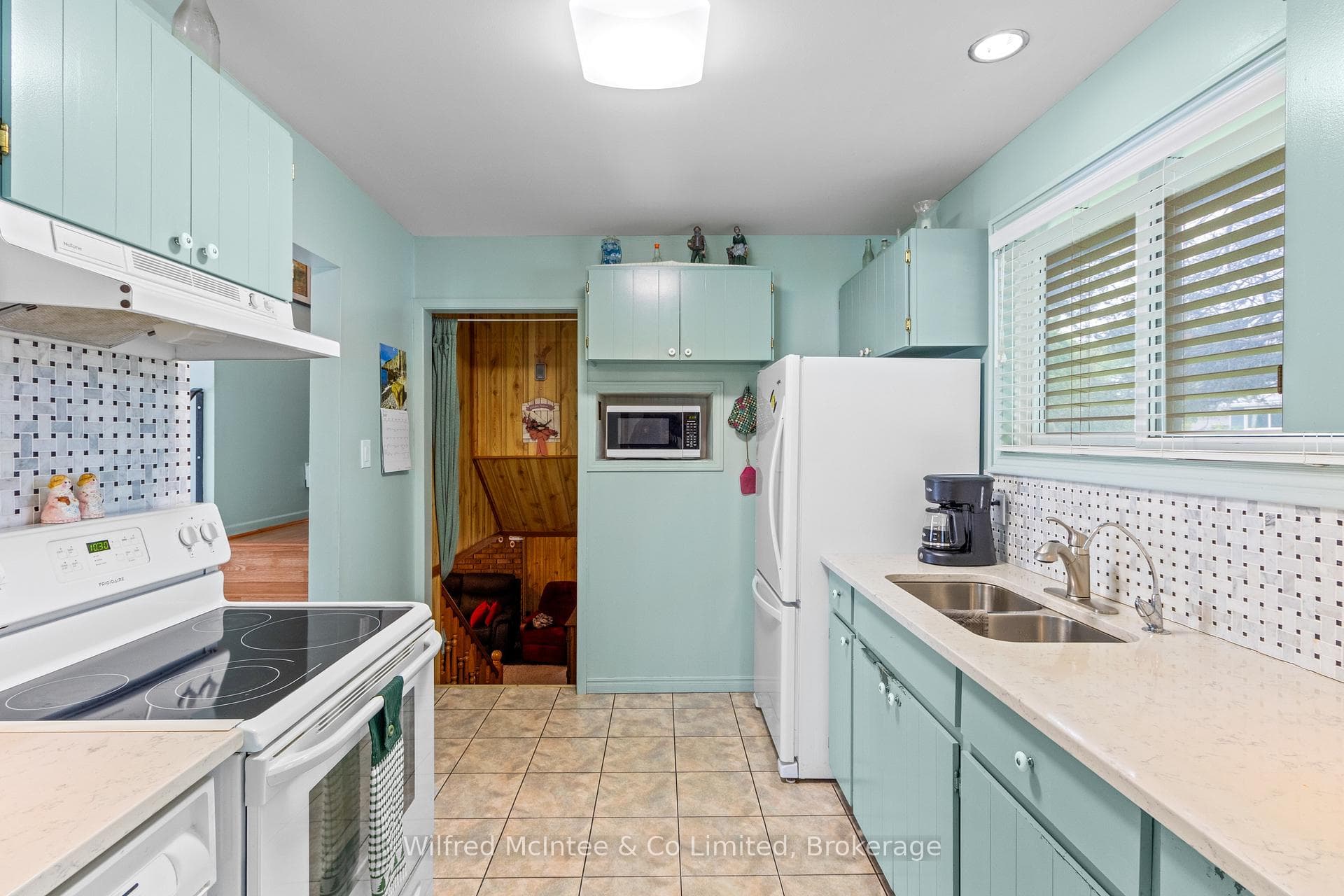455 Bruce Street photo 23