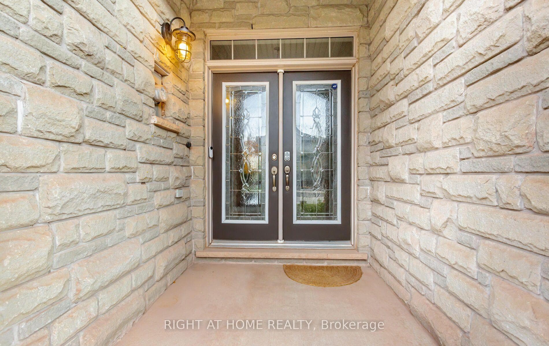 2419 Wasaga Drive photo 2