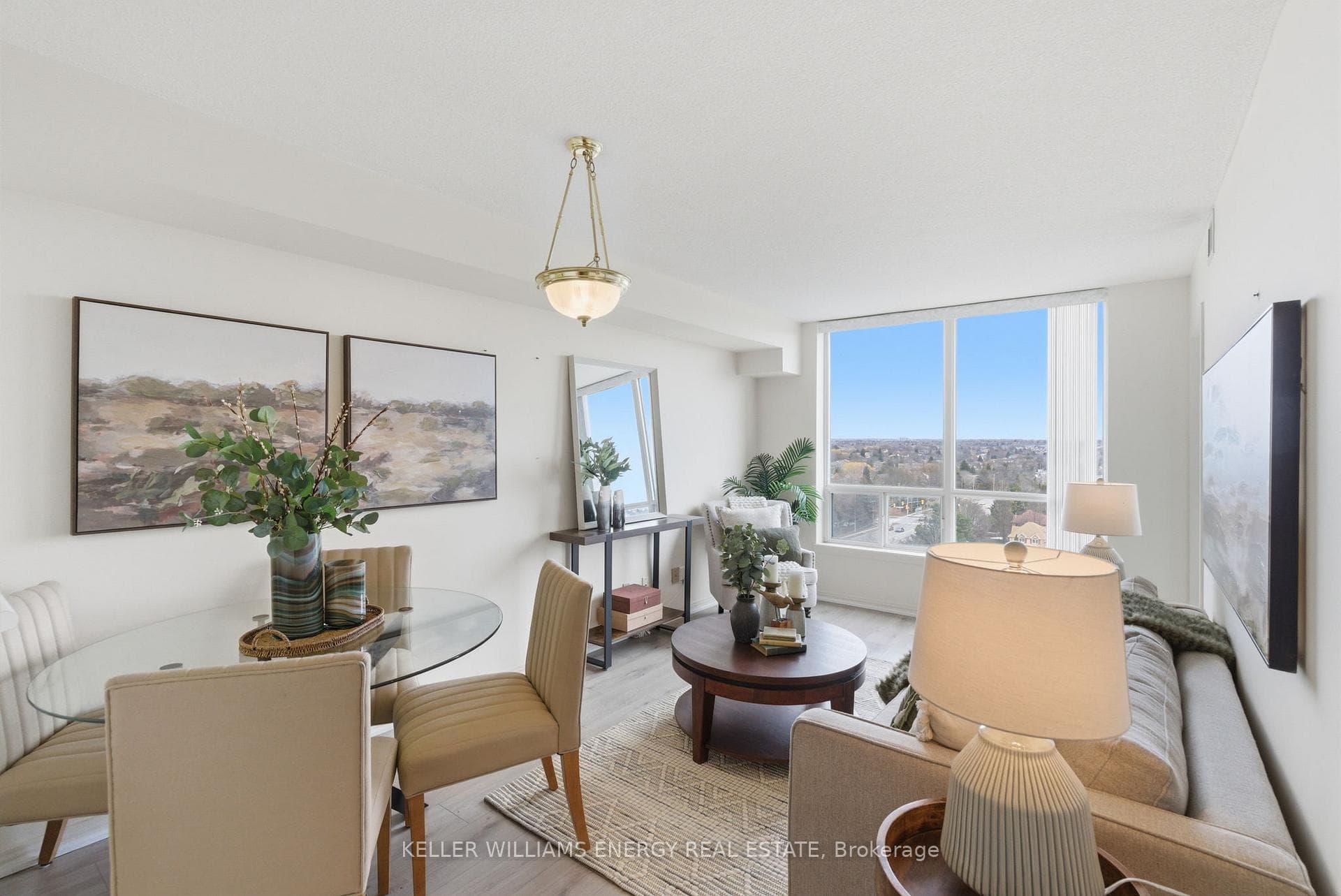 711 Rossland Road Unit 901 photo 10
