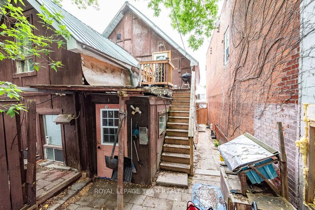 56 Madawaska Street photo 23