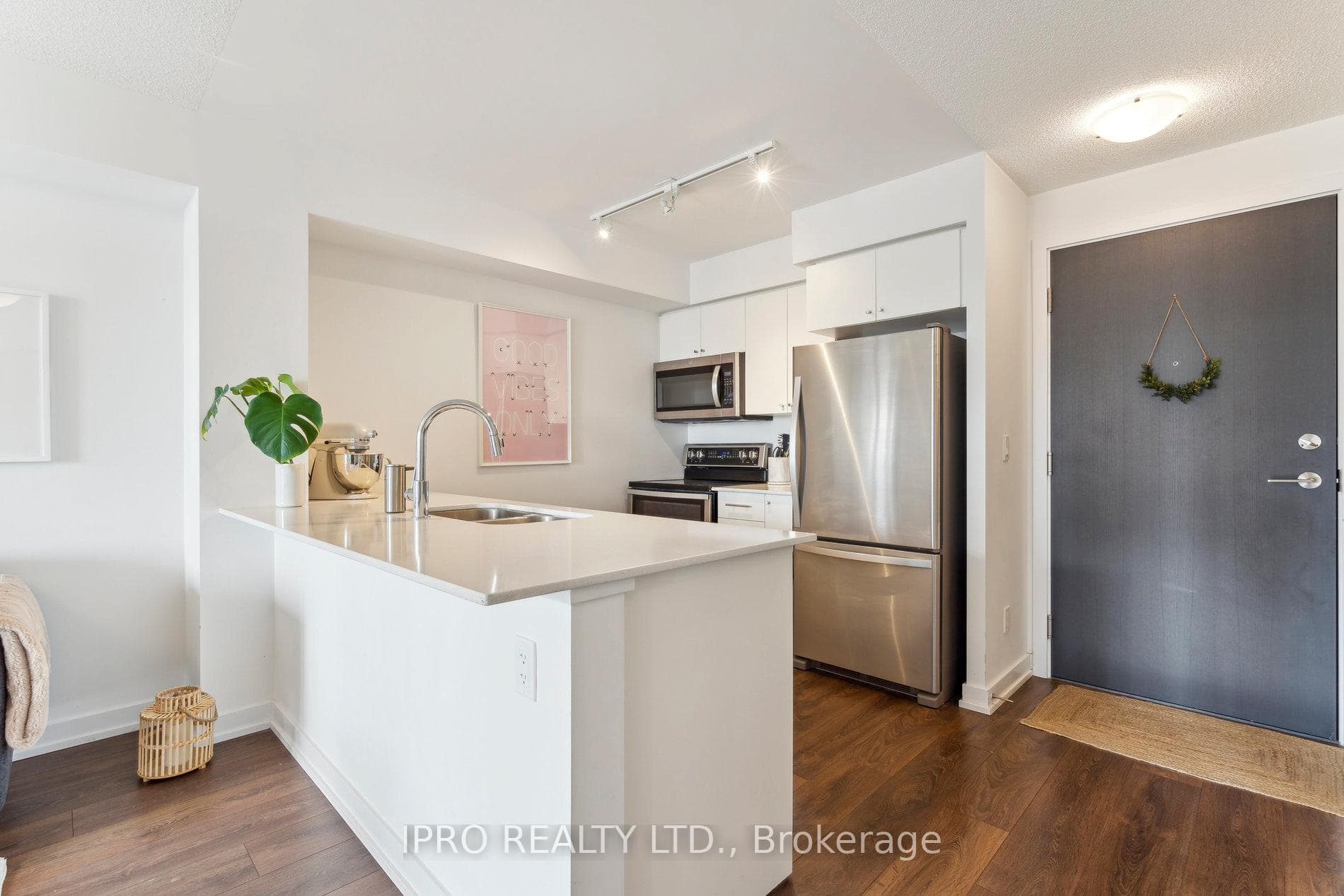 8 Trent Avenue Unit 702 photo 15