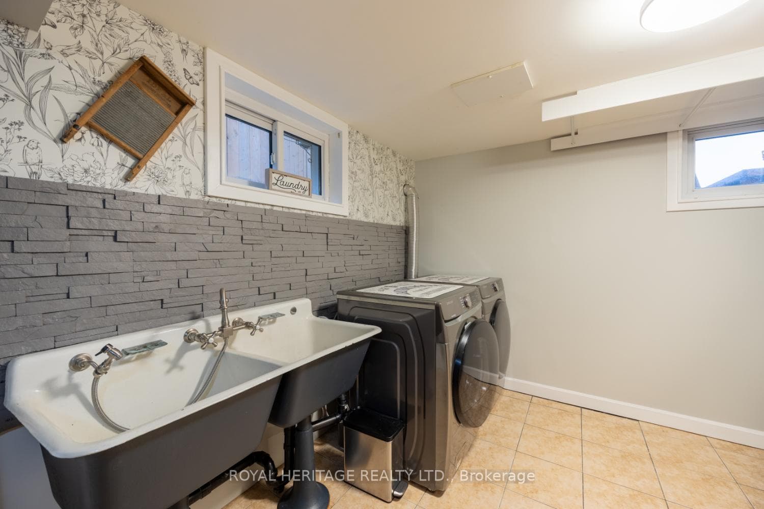 245 Elizabeth Street photo 19