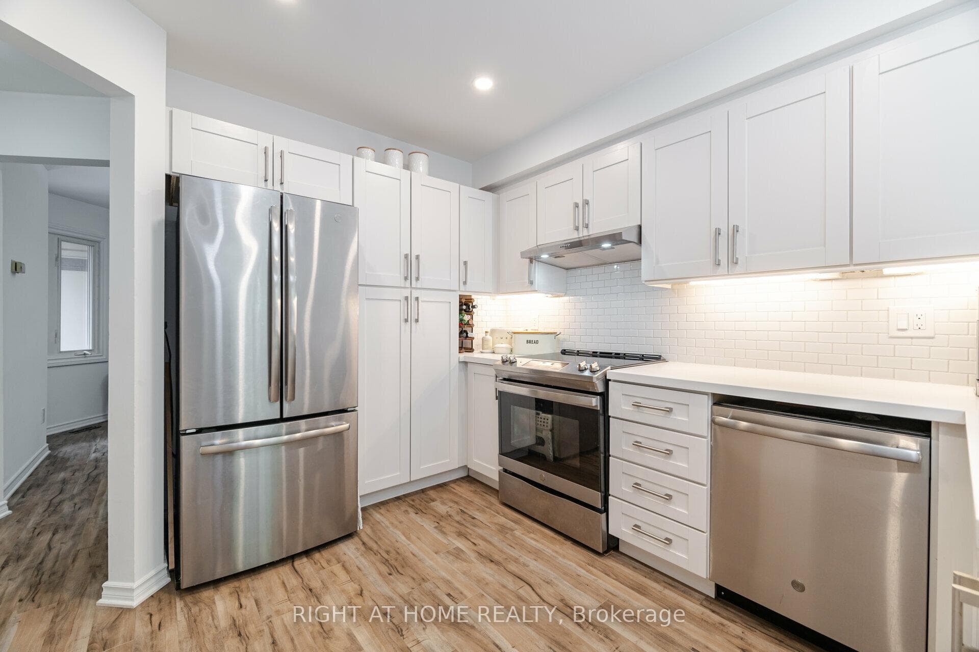 Stunning Kitchen With Stainless Steel Appliances