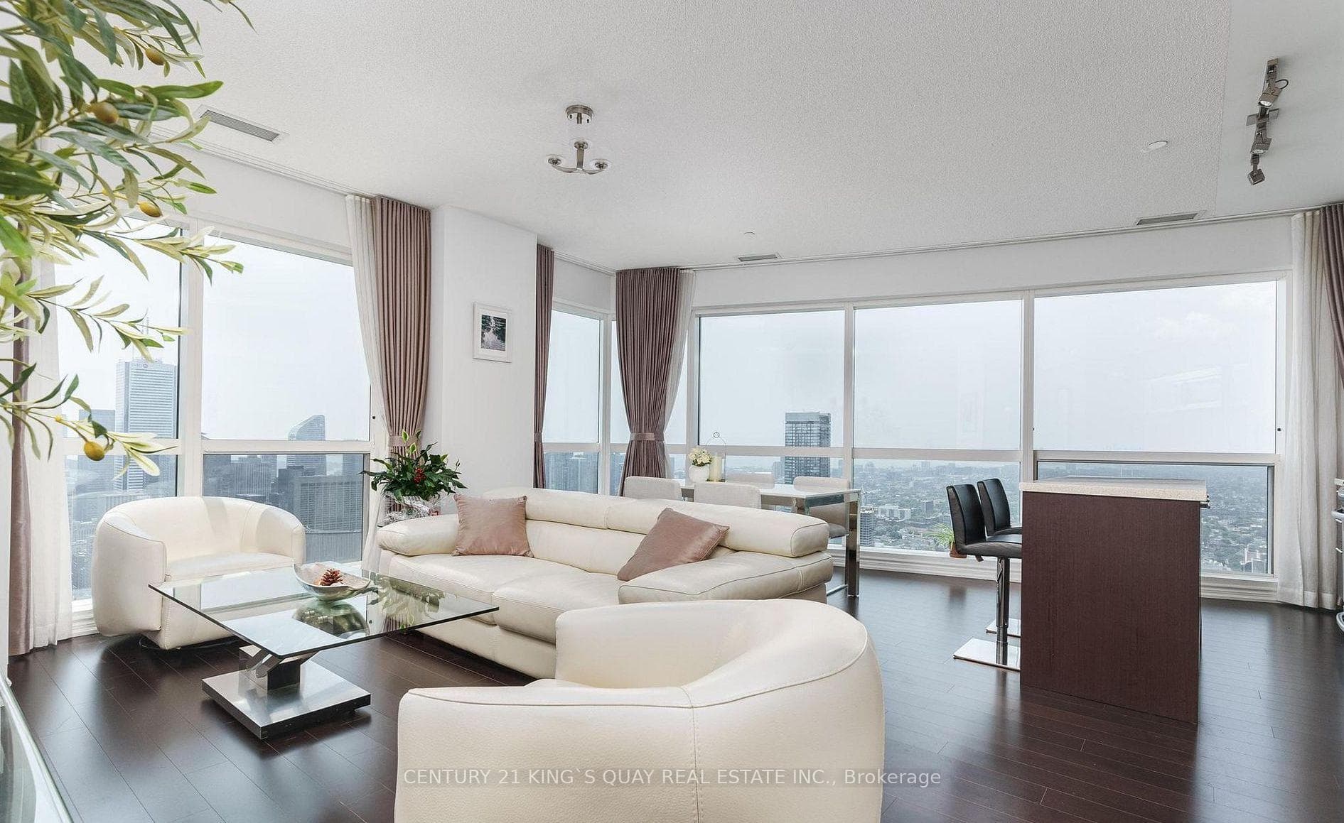 386 Yonge Street Unit 5610 photo 5