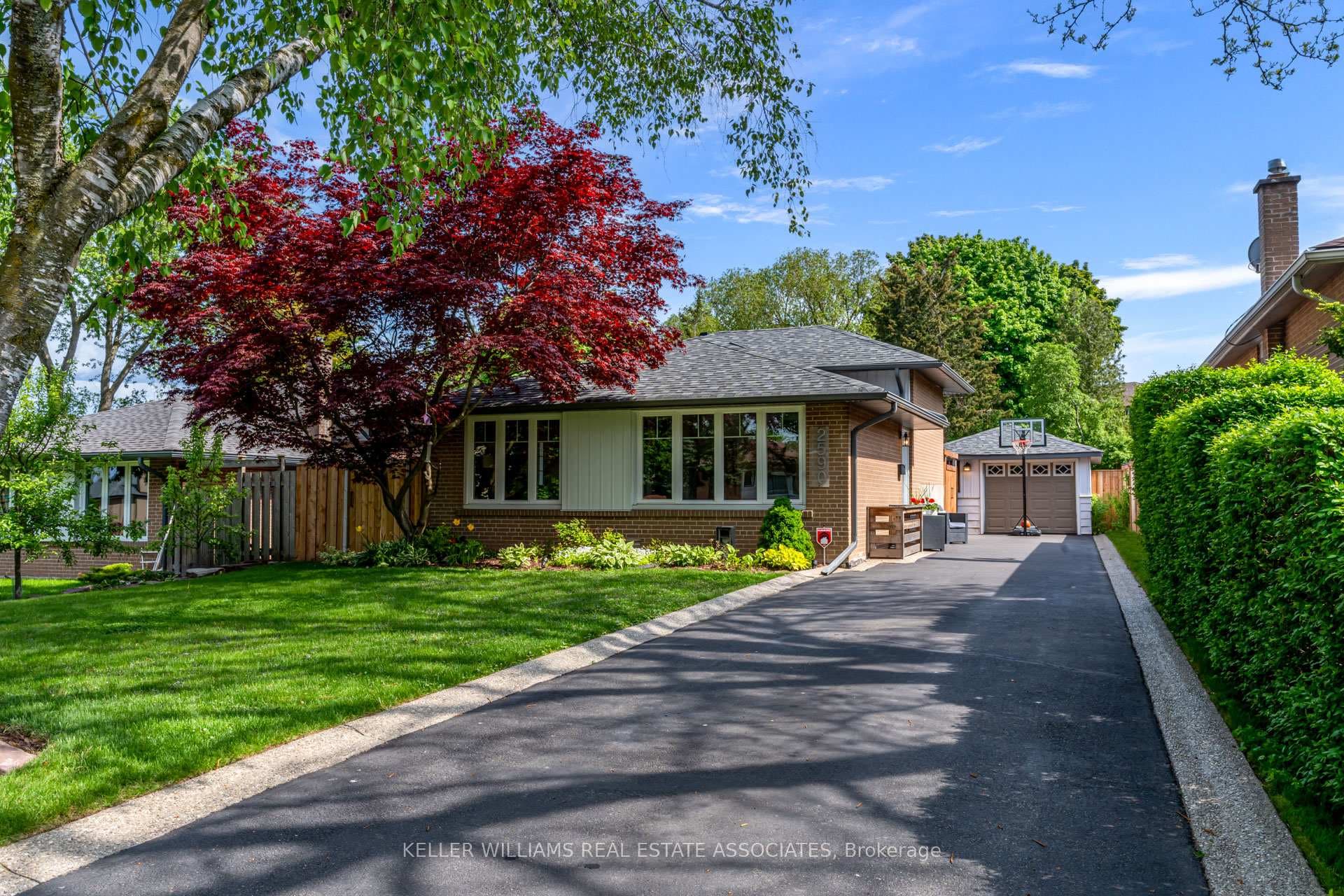 2590 Truscott Drive photo 1
