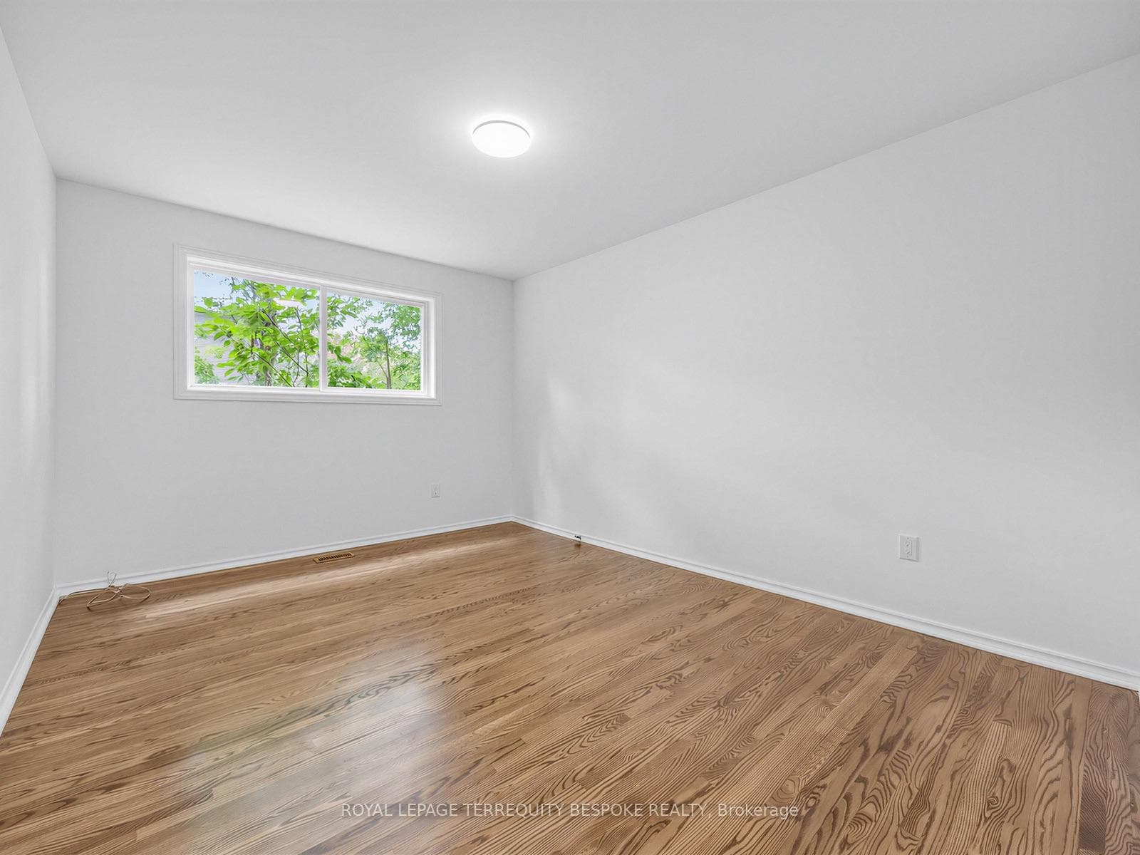 9 Midcroft Drive photo 26