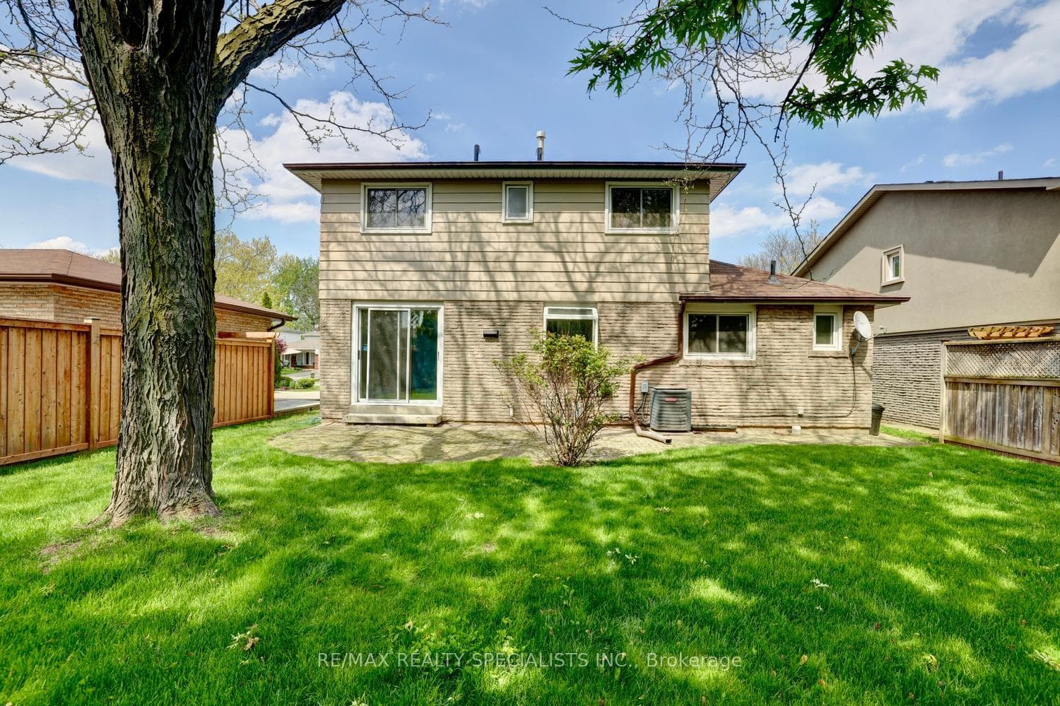 2530 Merrington Crescent photo 35
