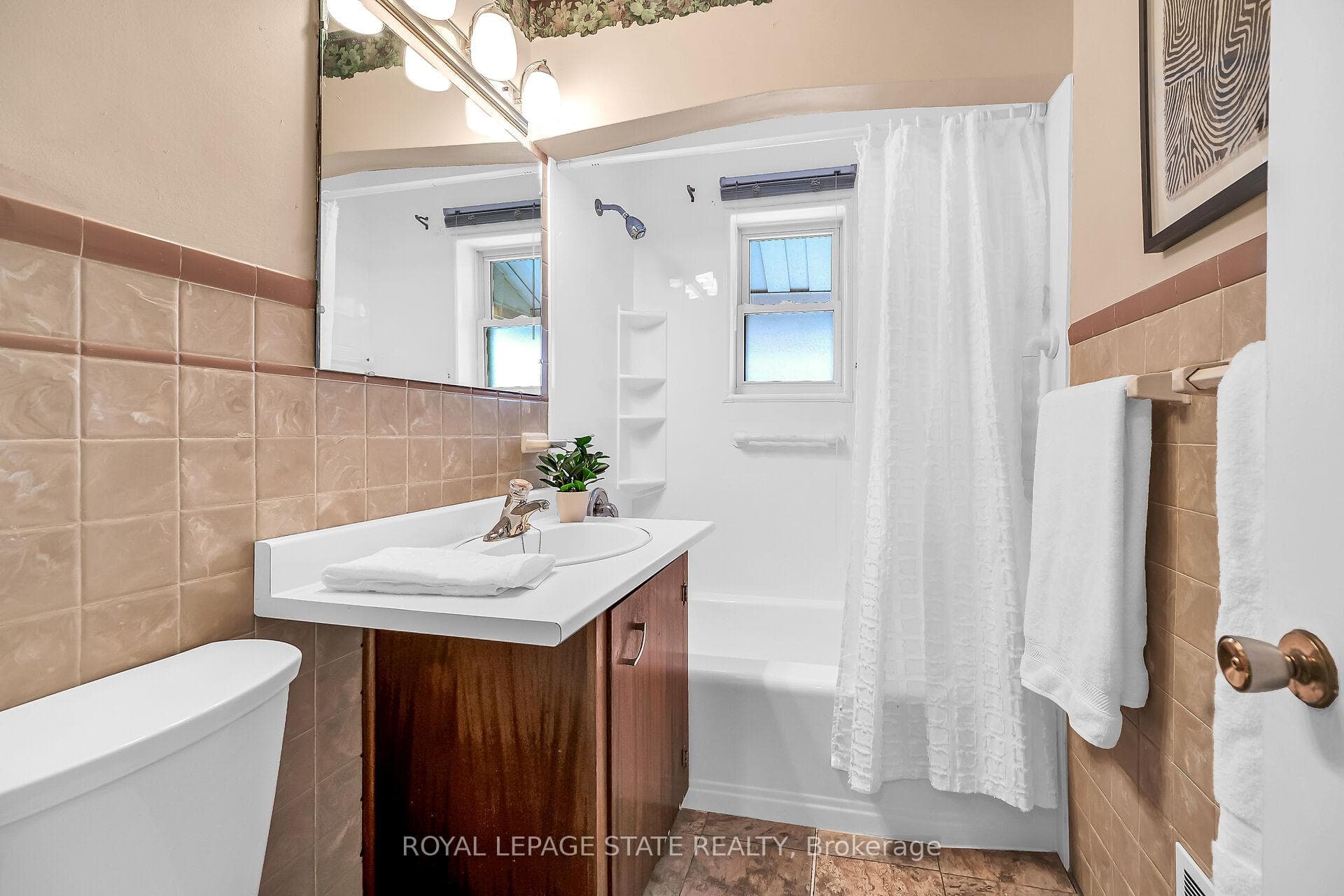646 Upper Sherman Avenue photo 20
