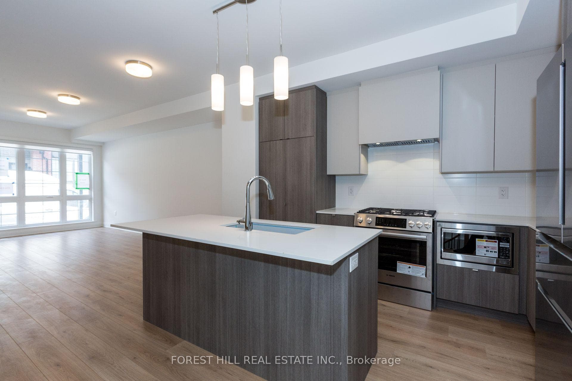 138 Alton Crescent photo 3