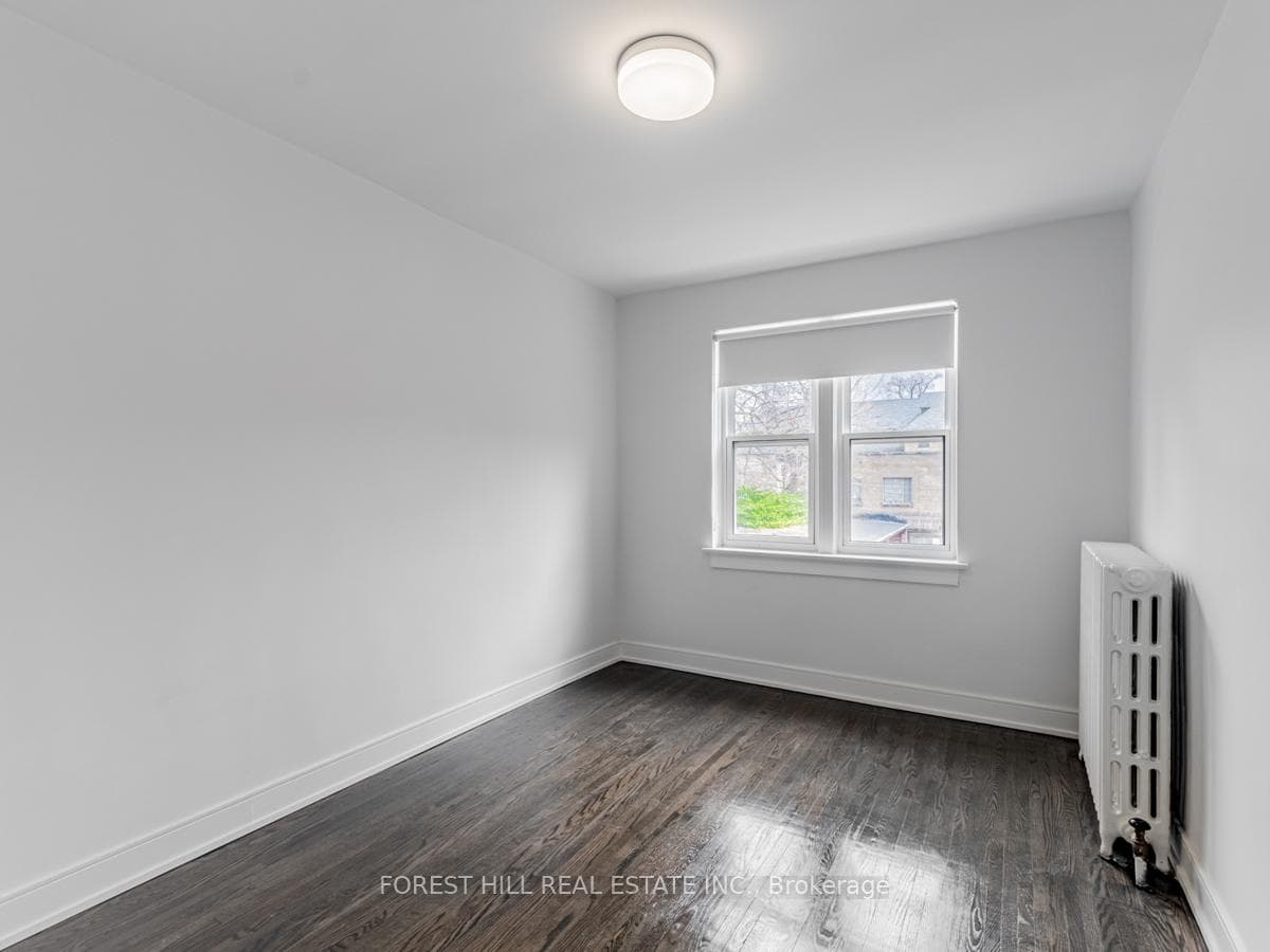 310 Lonsdale Road Unit 10 photo 3