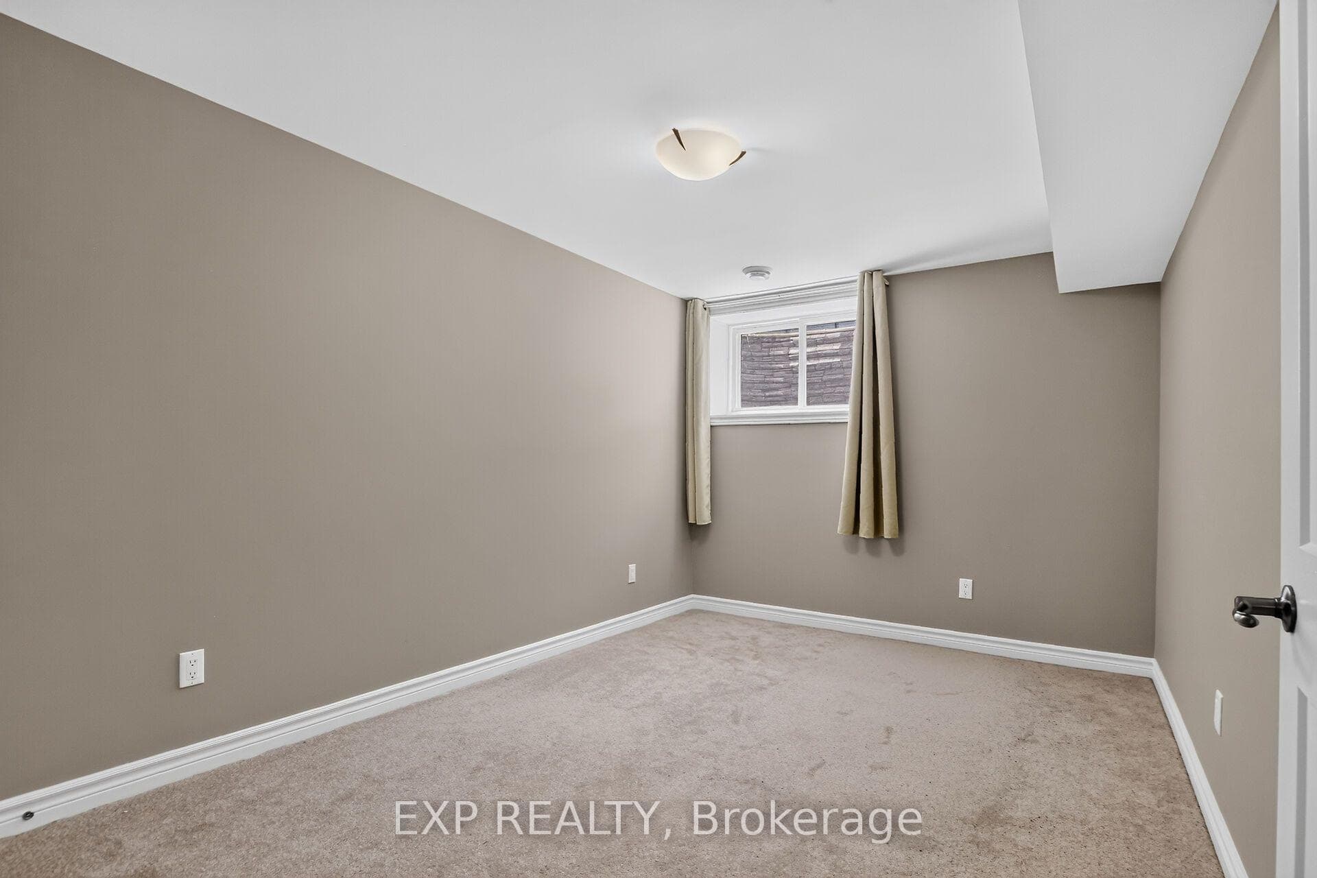 98 Seabert Drive photo 29