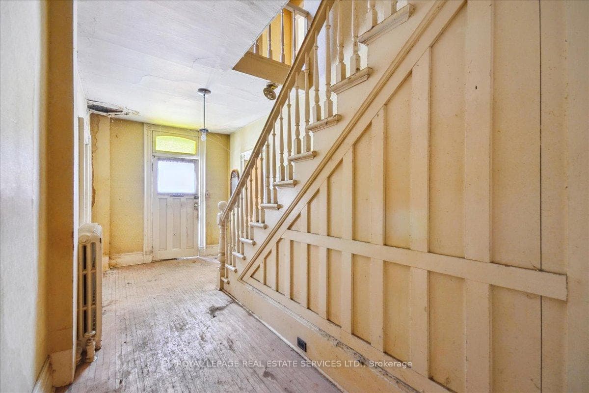 8 Arnold Avenue photo 8