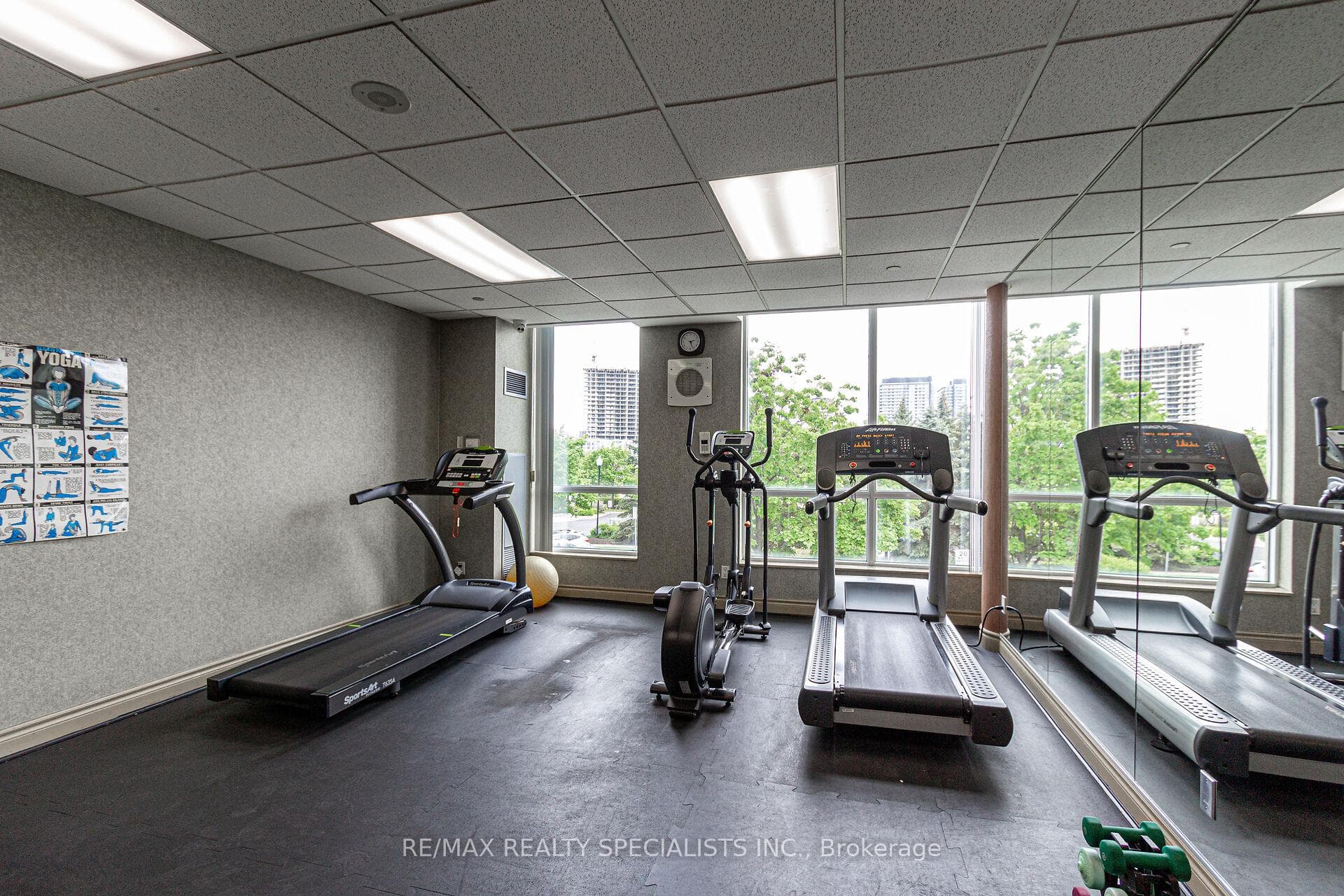 2585 ERIN CENTRE Boulevard Unit PH7 photo 28