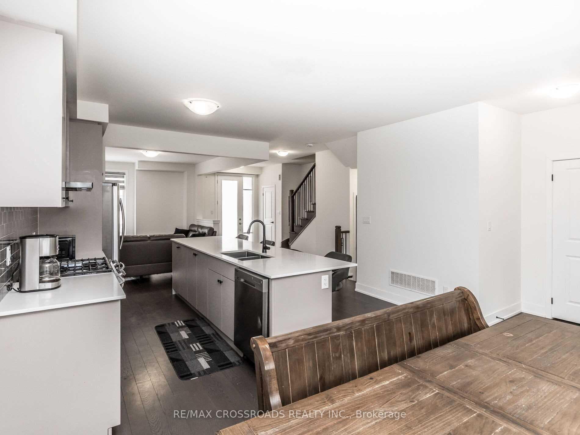 200 Coronation Road photo 19
