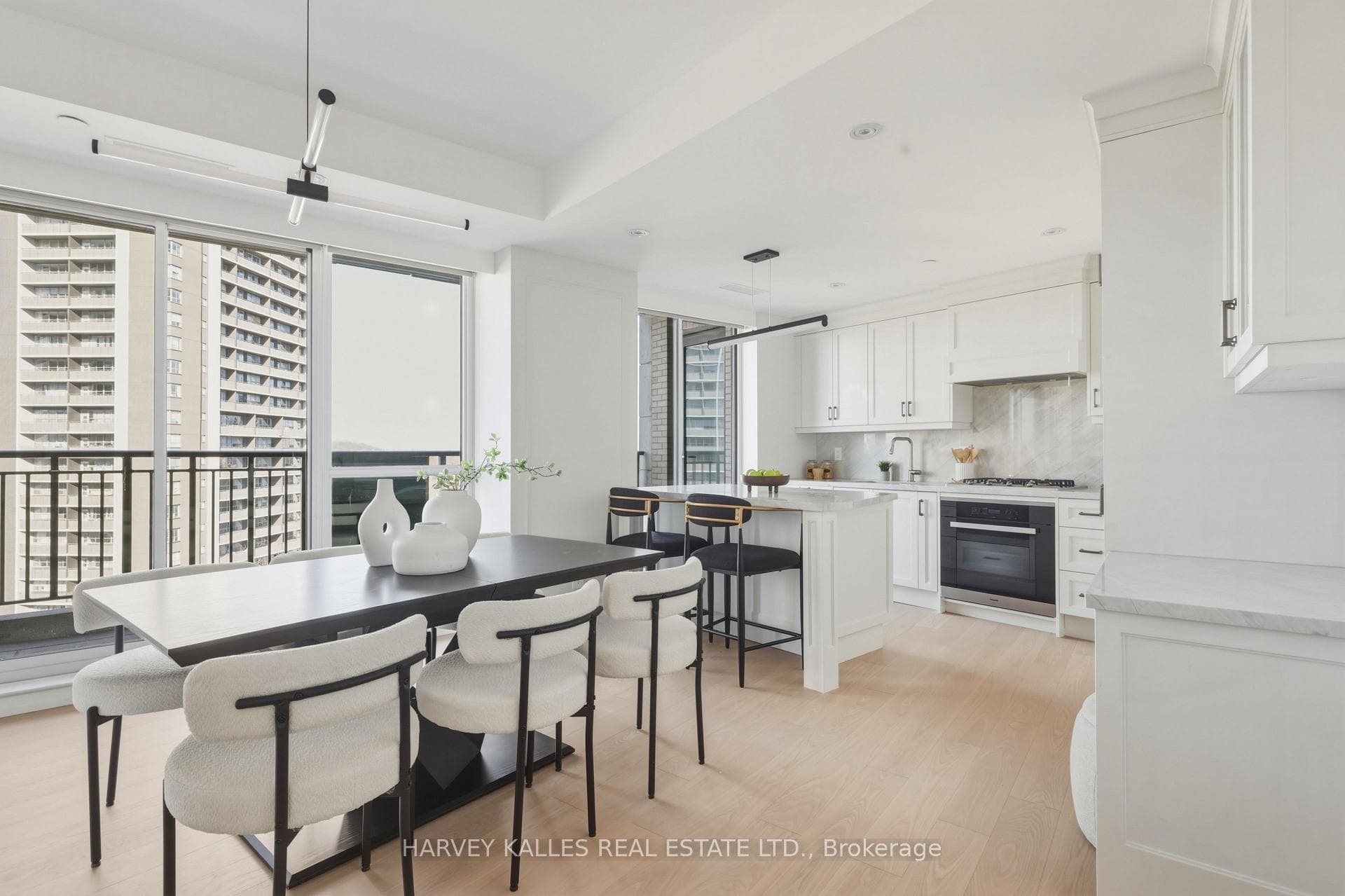 181 Davenport Road Unit 808 photo 11