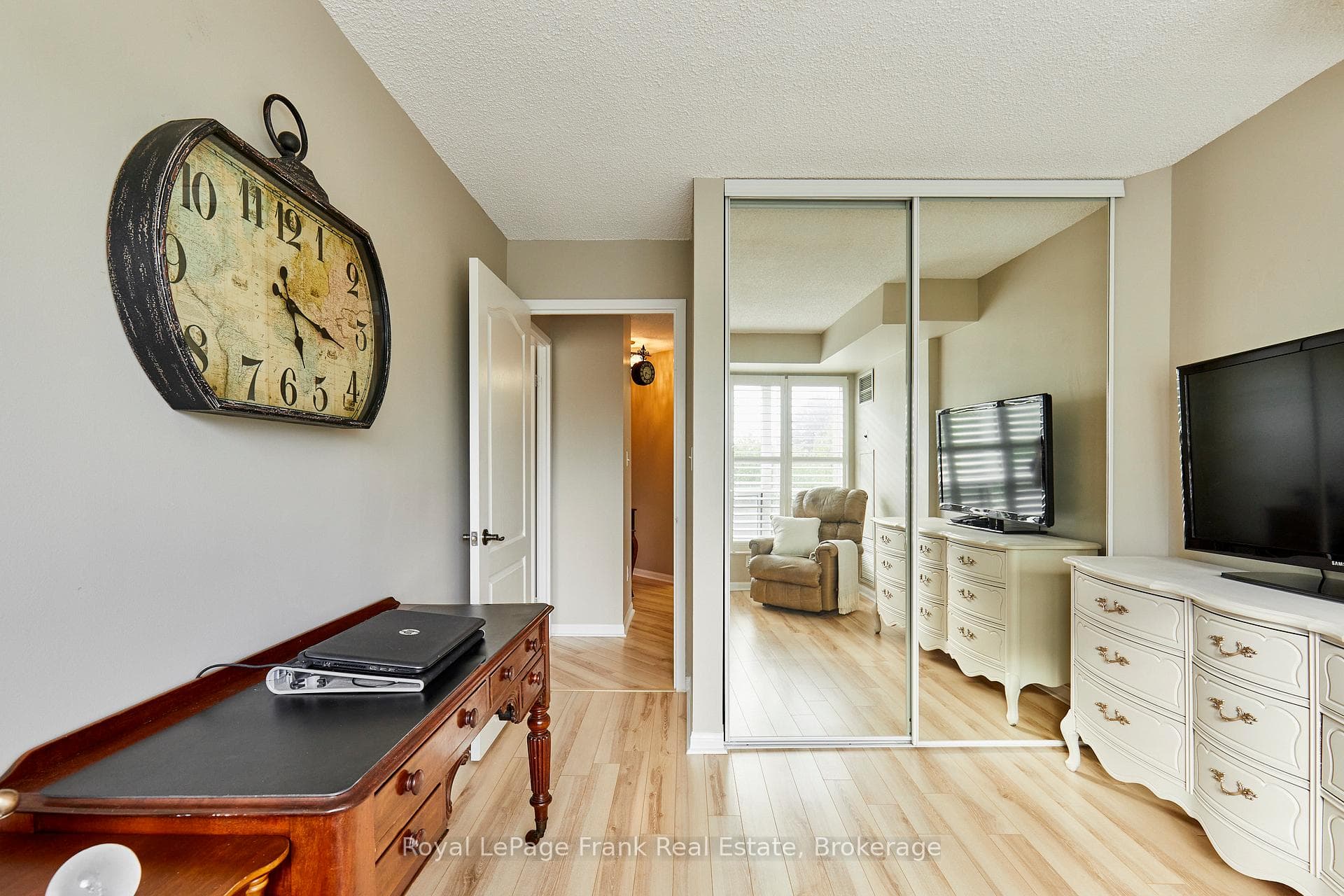 712 Rossland Road Unit 307 photo 23