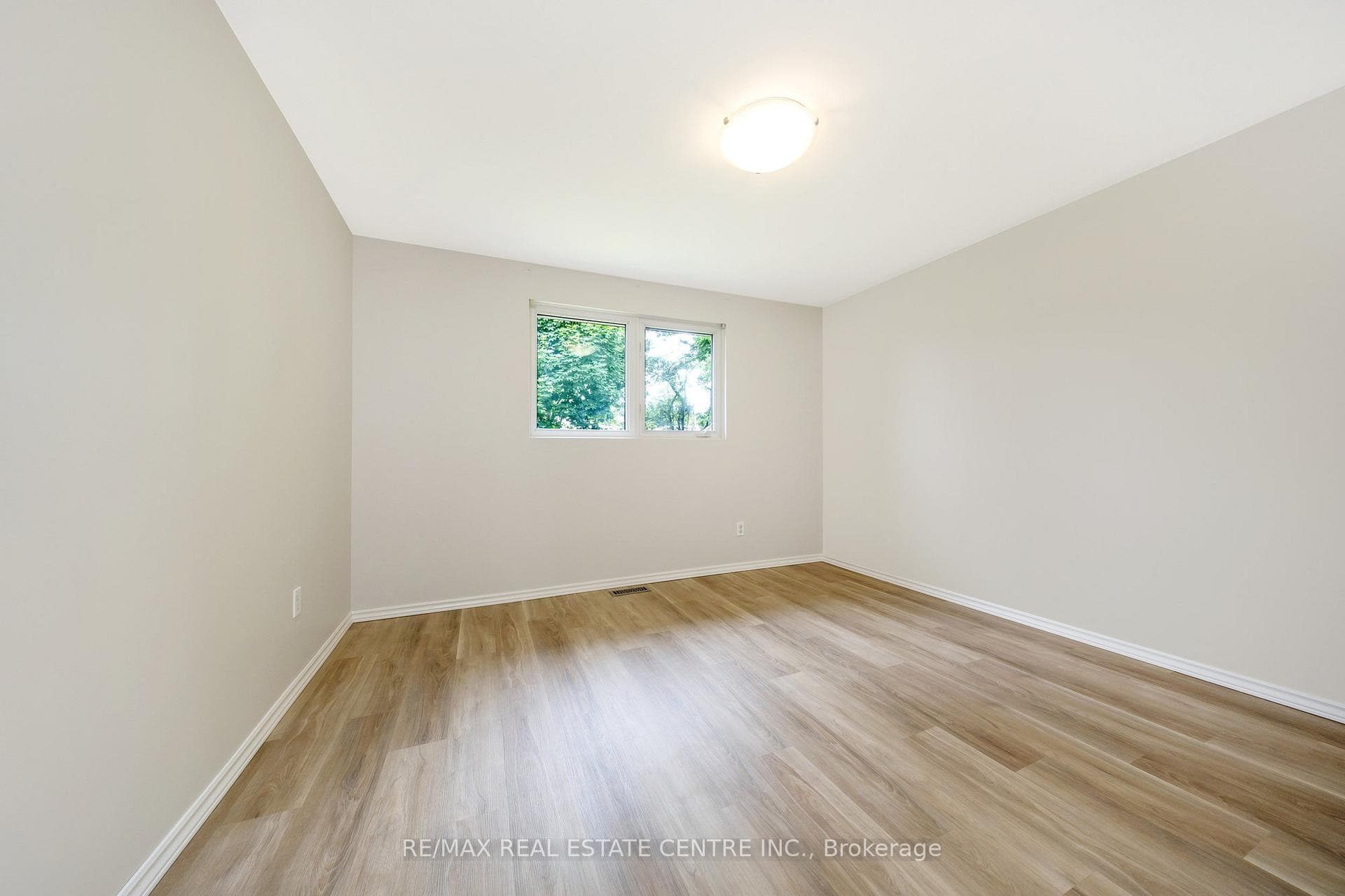 29 Irwin Crescent photo 24