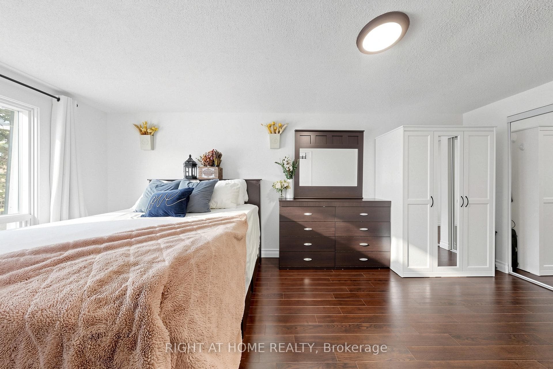 80 Lillooet Crescent photo 29