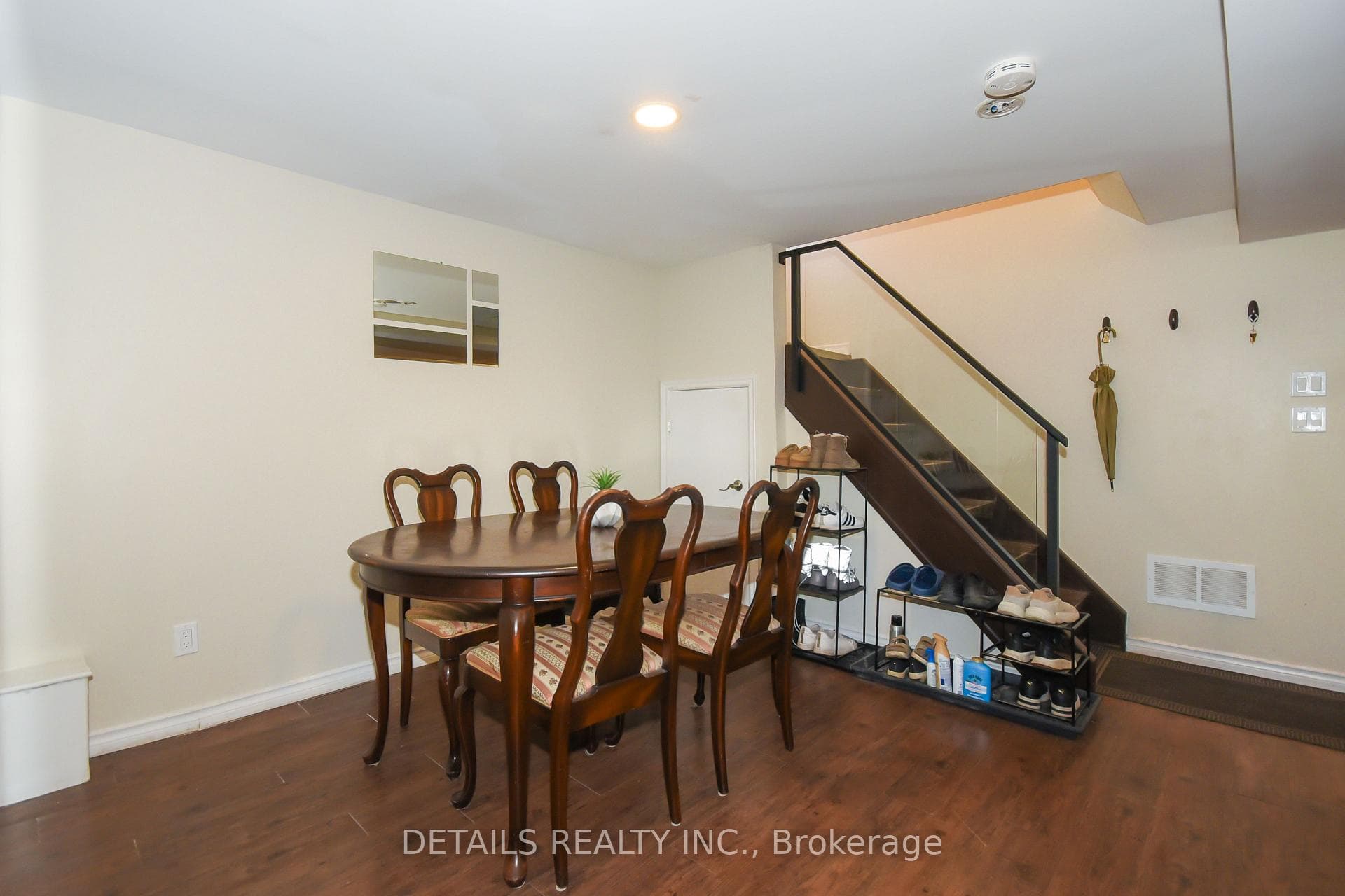 1255 Highgate Road photo 24